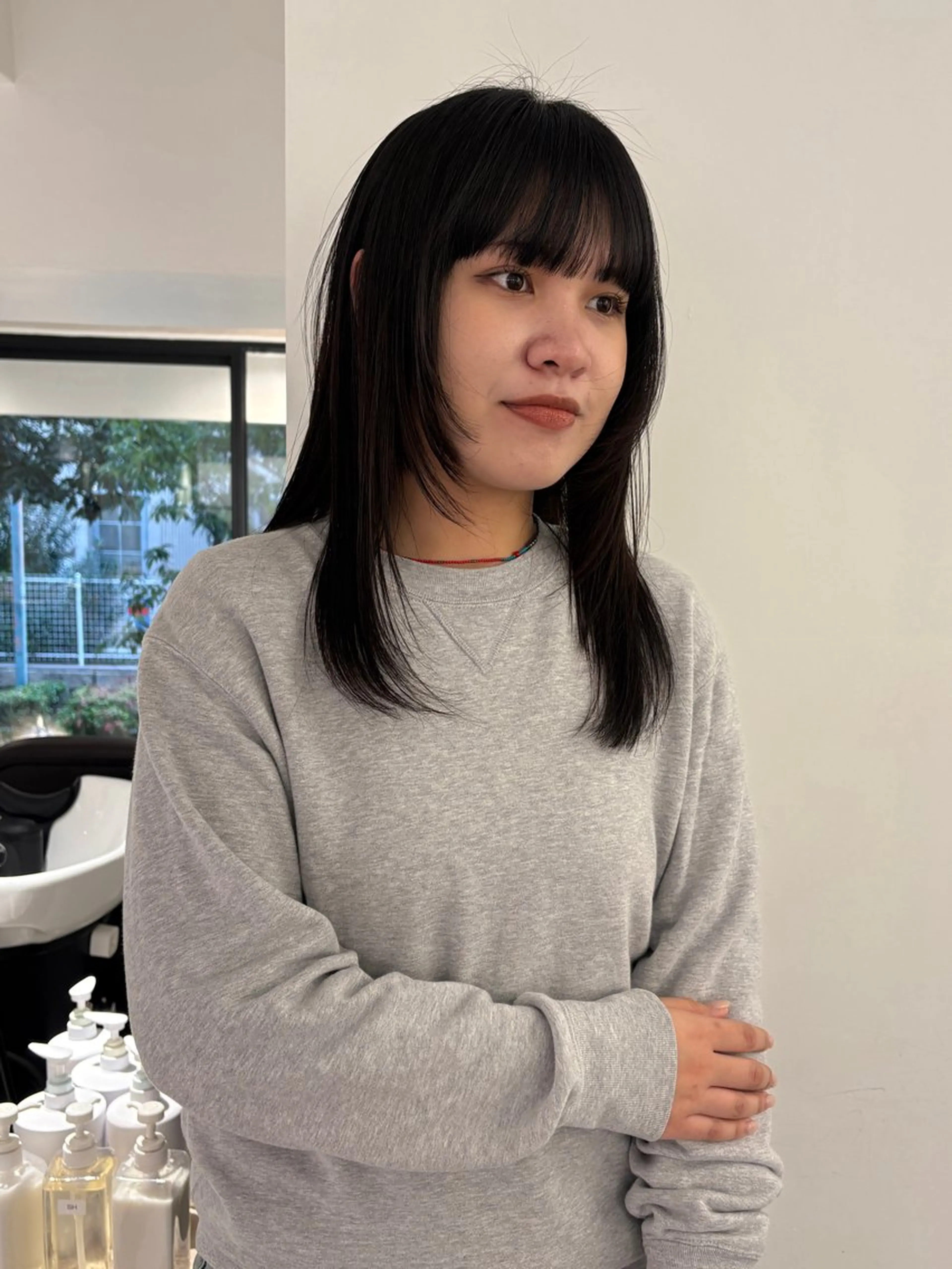 セミロング 顔まわりレイヤー レイヤーカット カット ヘアカラー UNBIRTHDAY MIUのヘアスタイル