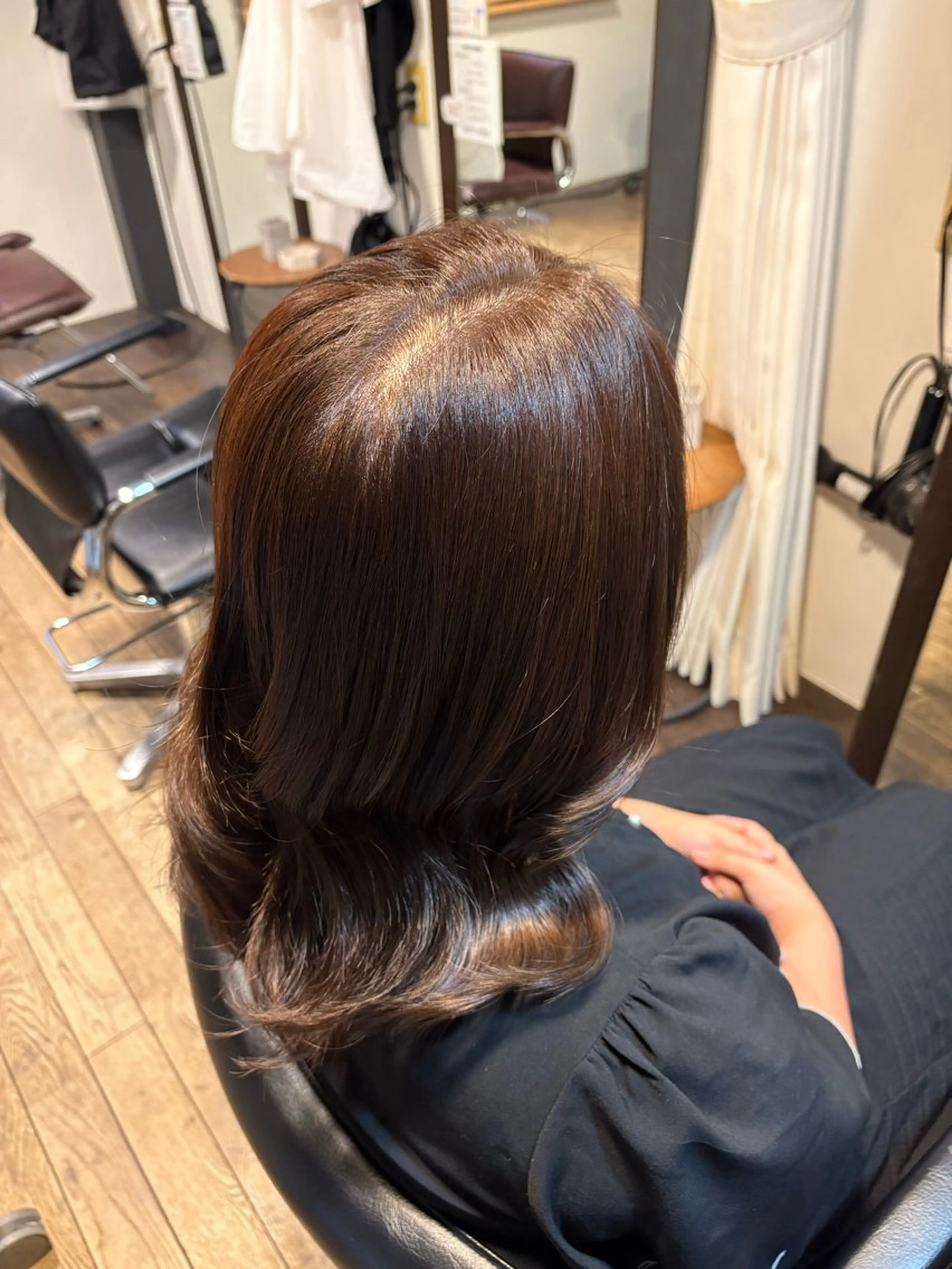 セミロング カラー ブラウンカラー オリーブブラウン 奥山 和奏のヘアスタイル