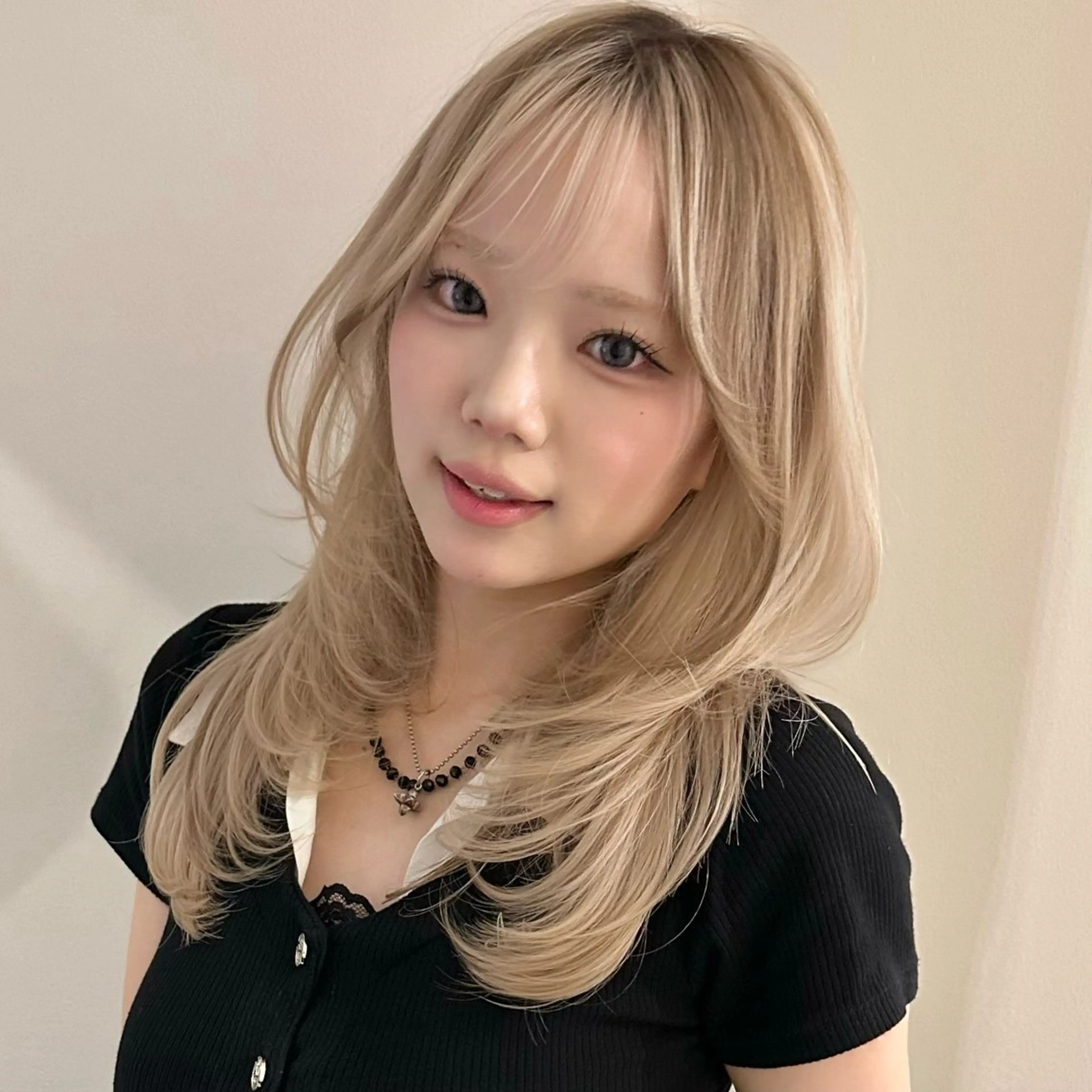 ミディアム カット ヘアカラー 🌹ハッシュカット、 レイヤー韓国ヘア🌹のヘアスタイル