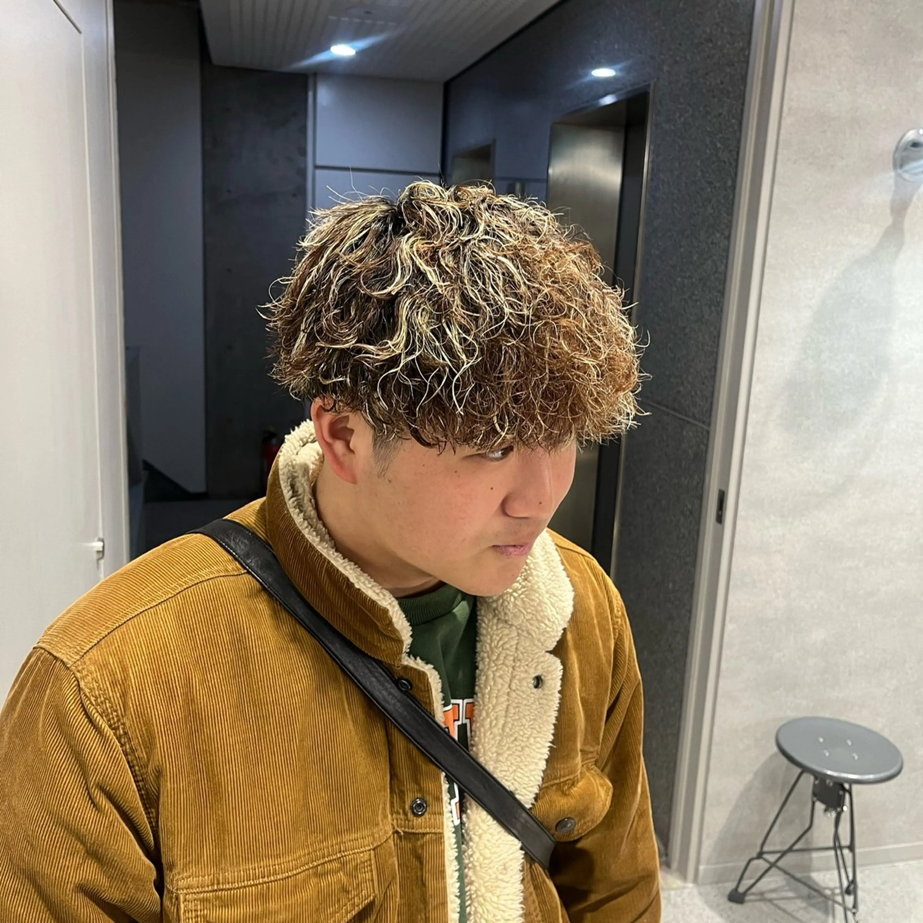 ショート カラー パーマ メンズ メンズハイライト メンズパーマ 波巻きパーマ ブラウンカラー ハイライトカラー カット パーマ トリートメント ヘアセット 🔥ショート 特化🔥菊水皐暉🔥のヘアスタイル