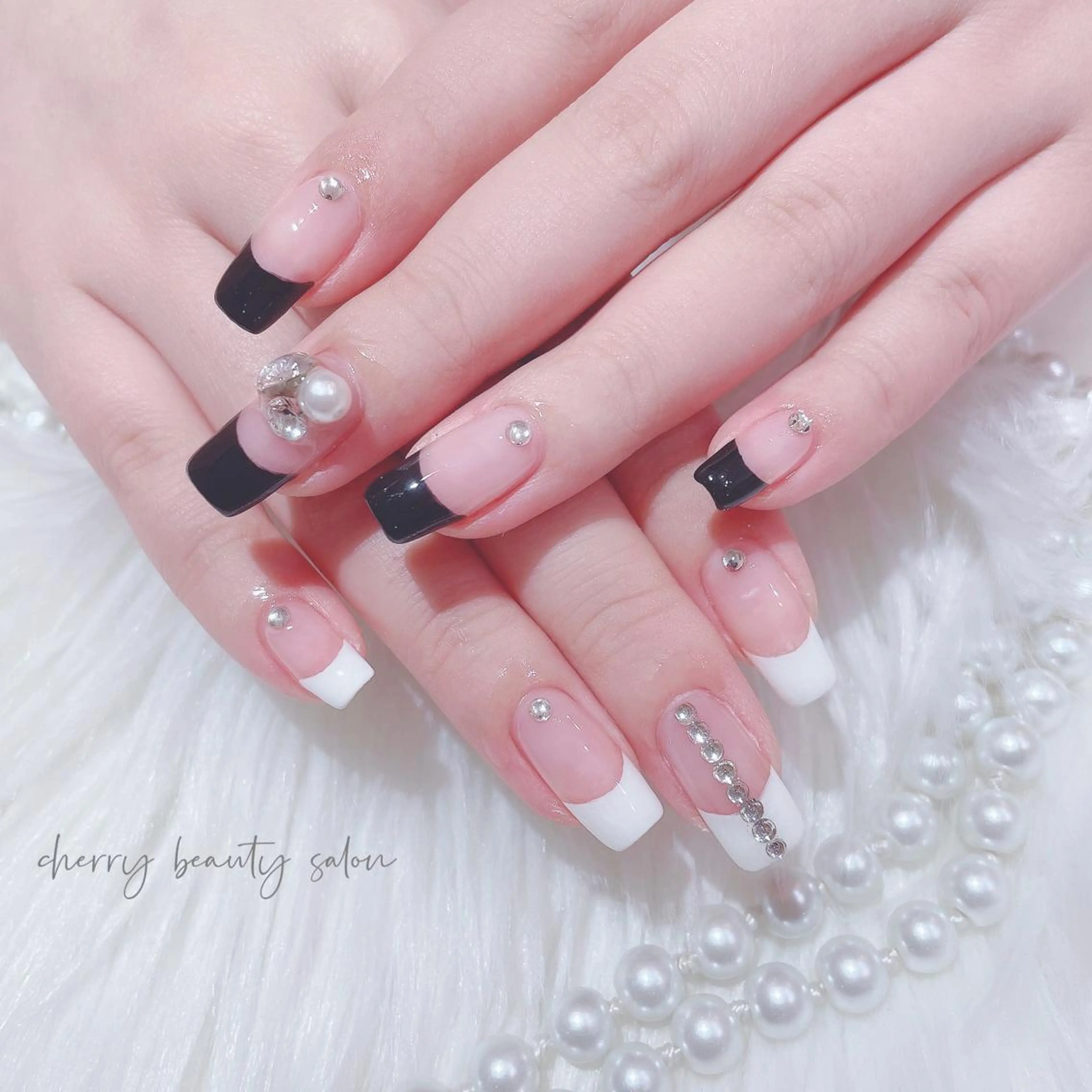 セミロング ネイル SAKURA 🍒のネイルデザイン