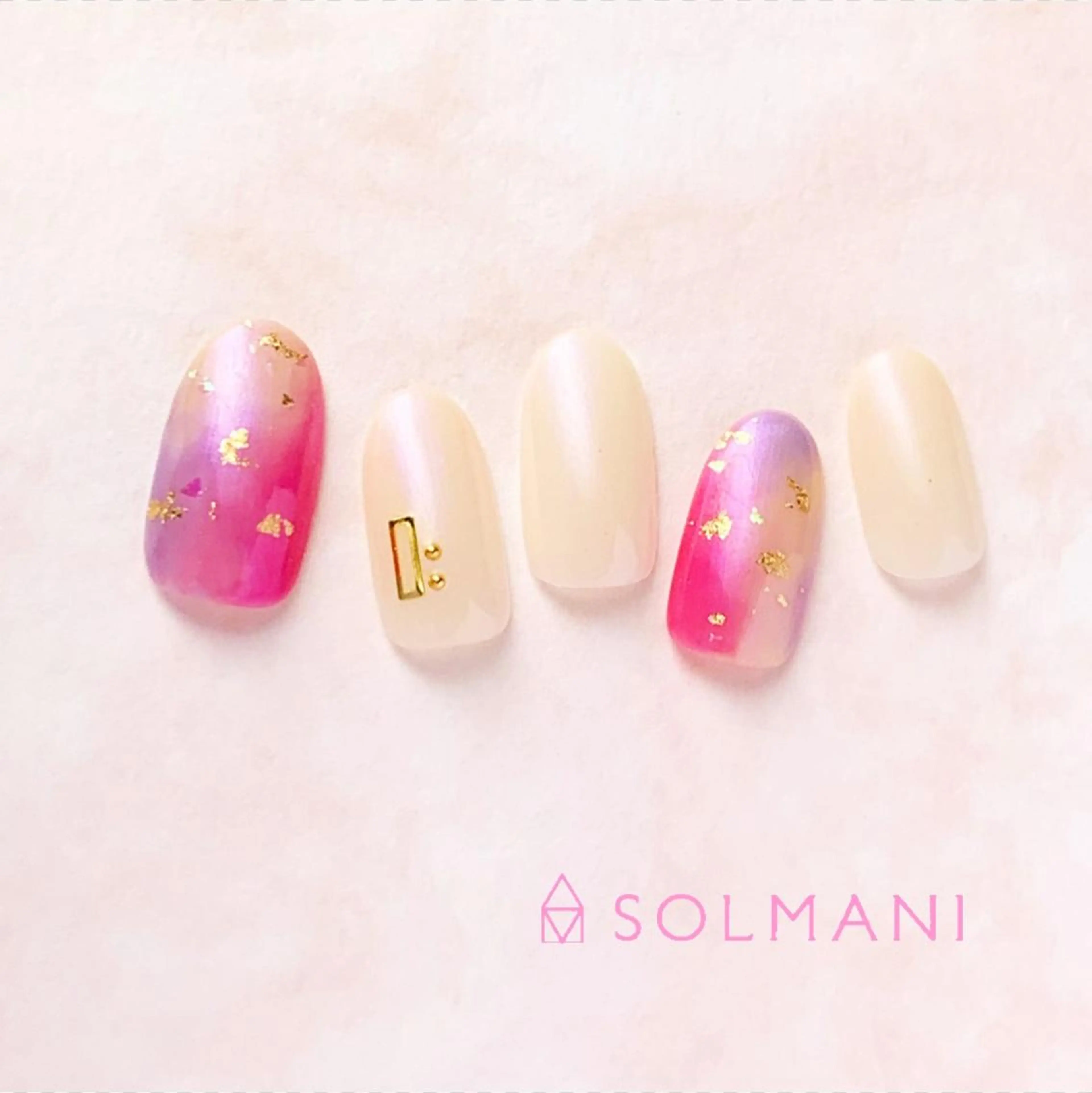 ネイル ニュアンスネイル SOLMANI 予約担当のネイルデザイン