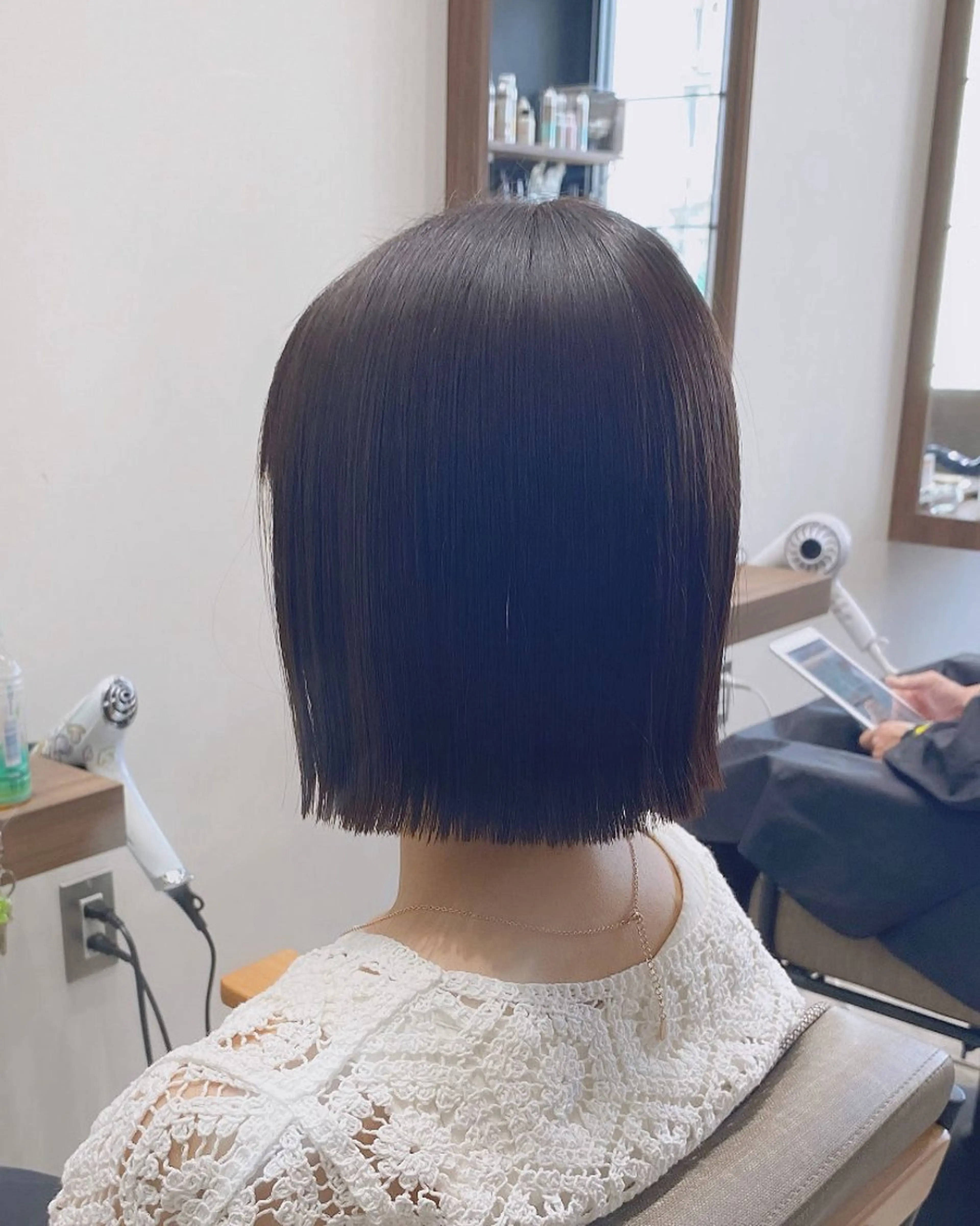 ミディアム 切りっぱなしボブ ボブ 外ハネヘア 縮毛矯正 カット 縮毛矯正 トリートメント 🎨まちだ💠 髪質改善N°ricoのヘアスタイル