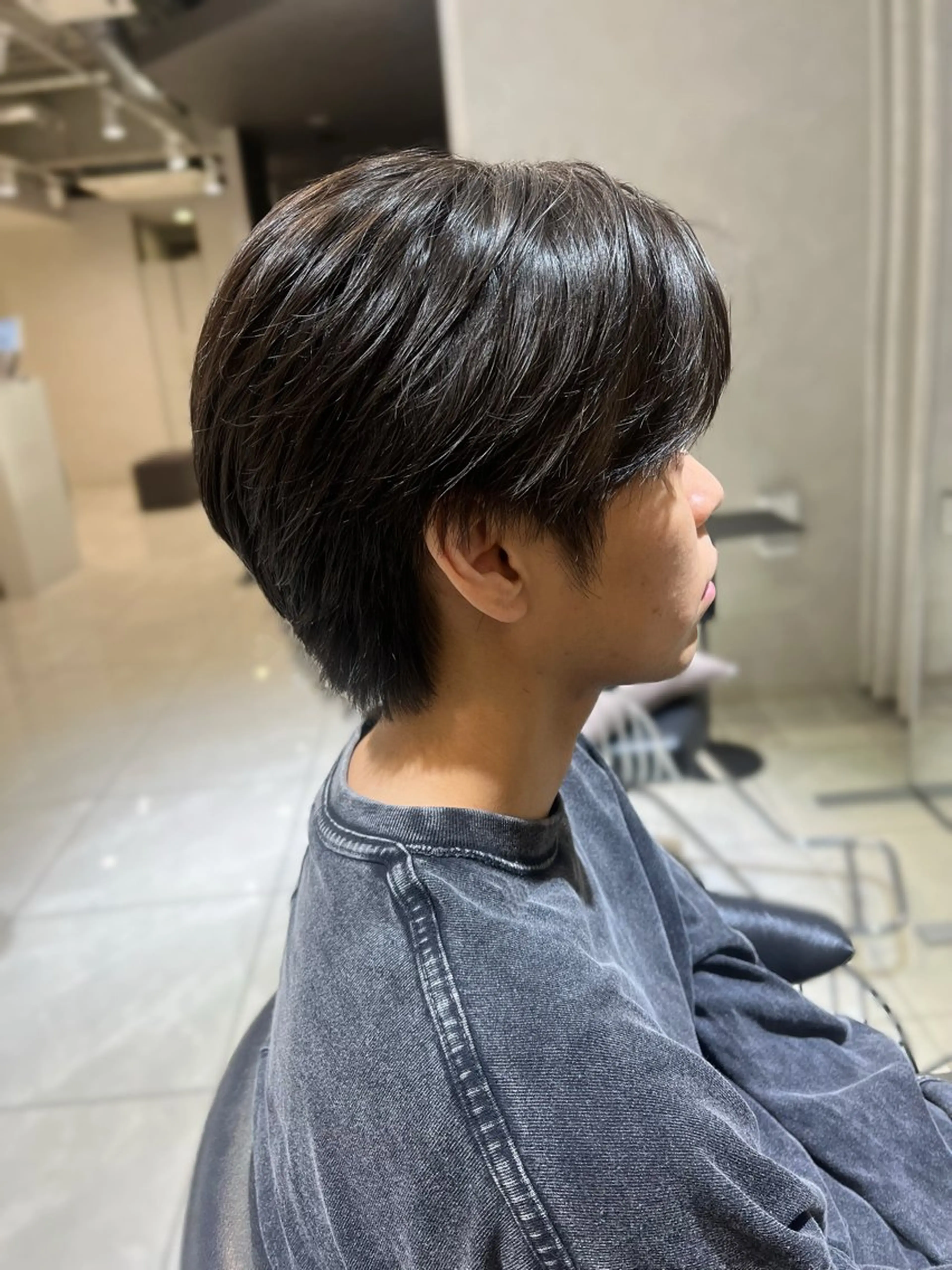 メンズ 韓国メンズ特化 ダウン・毛流れパーマのヘアスタイル