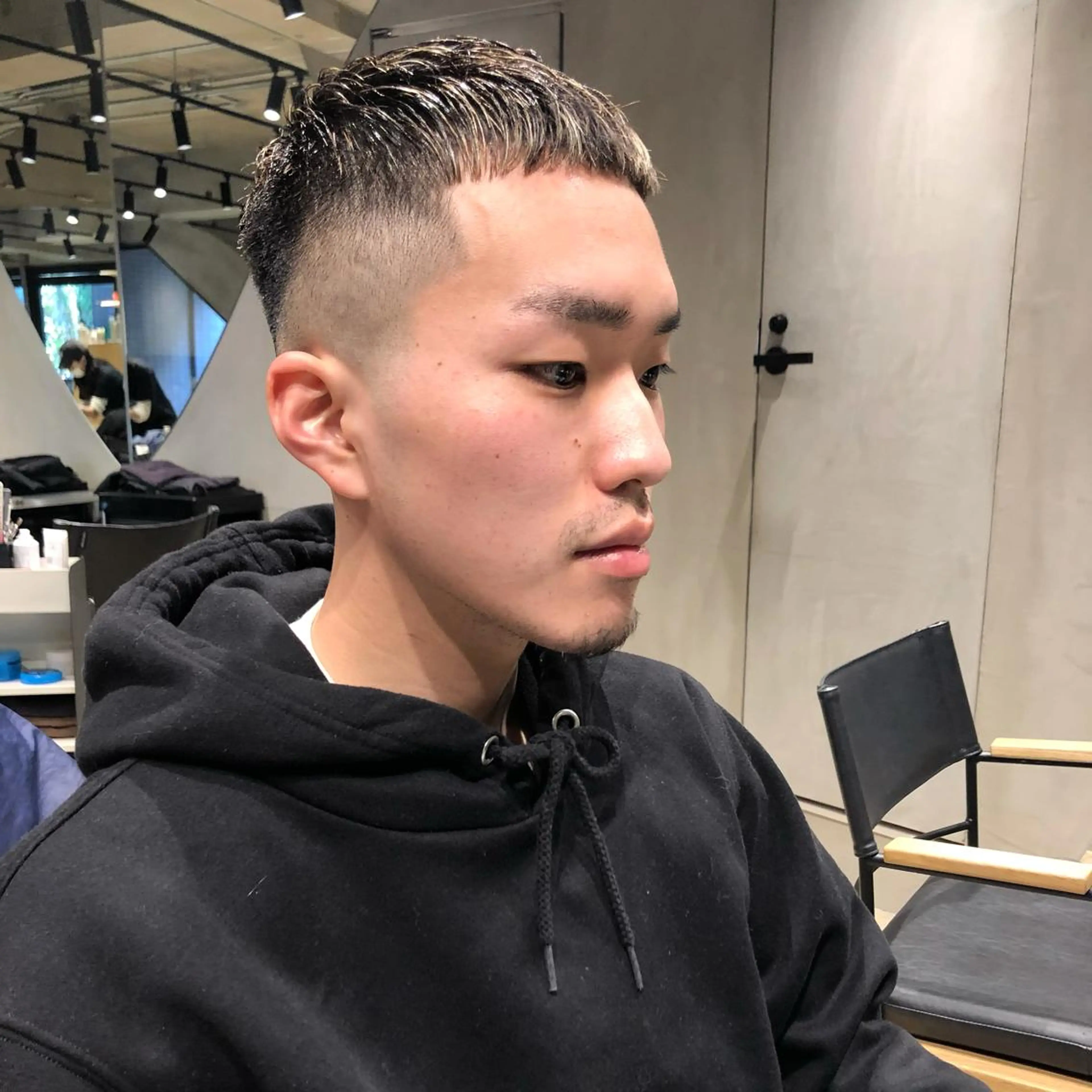 メンズ メンズブリーチ フェードカット メンズハイライト メンズハイトーン メンズインナーカラー カット ヘアカラー 🌈圧倒的デザイン パーマ　関和希のヘアスタイル