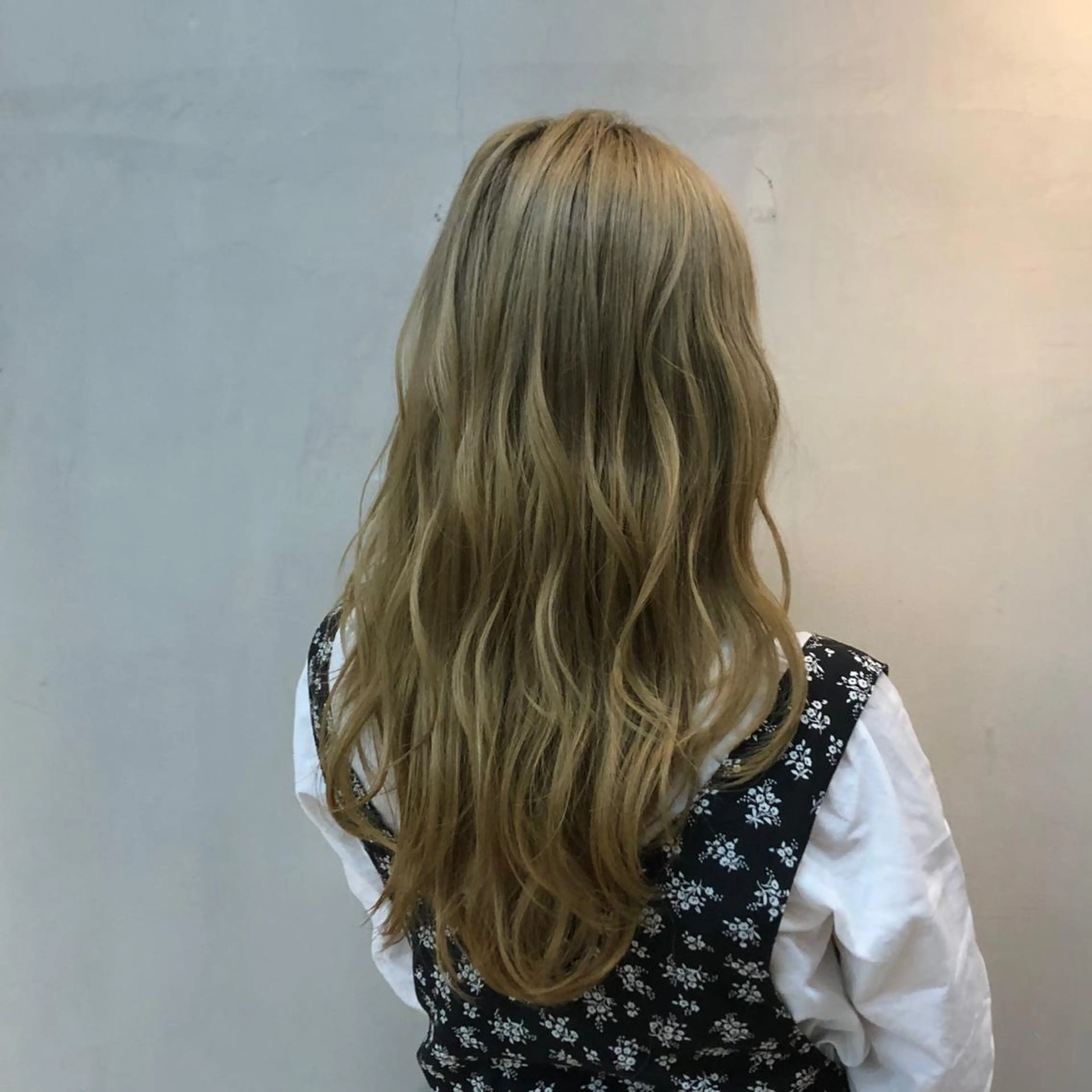 ロング ヘアアレンジ astar所属・kotono🪿 透明感カラーのヘアスタイル