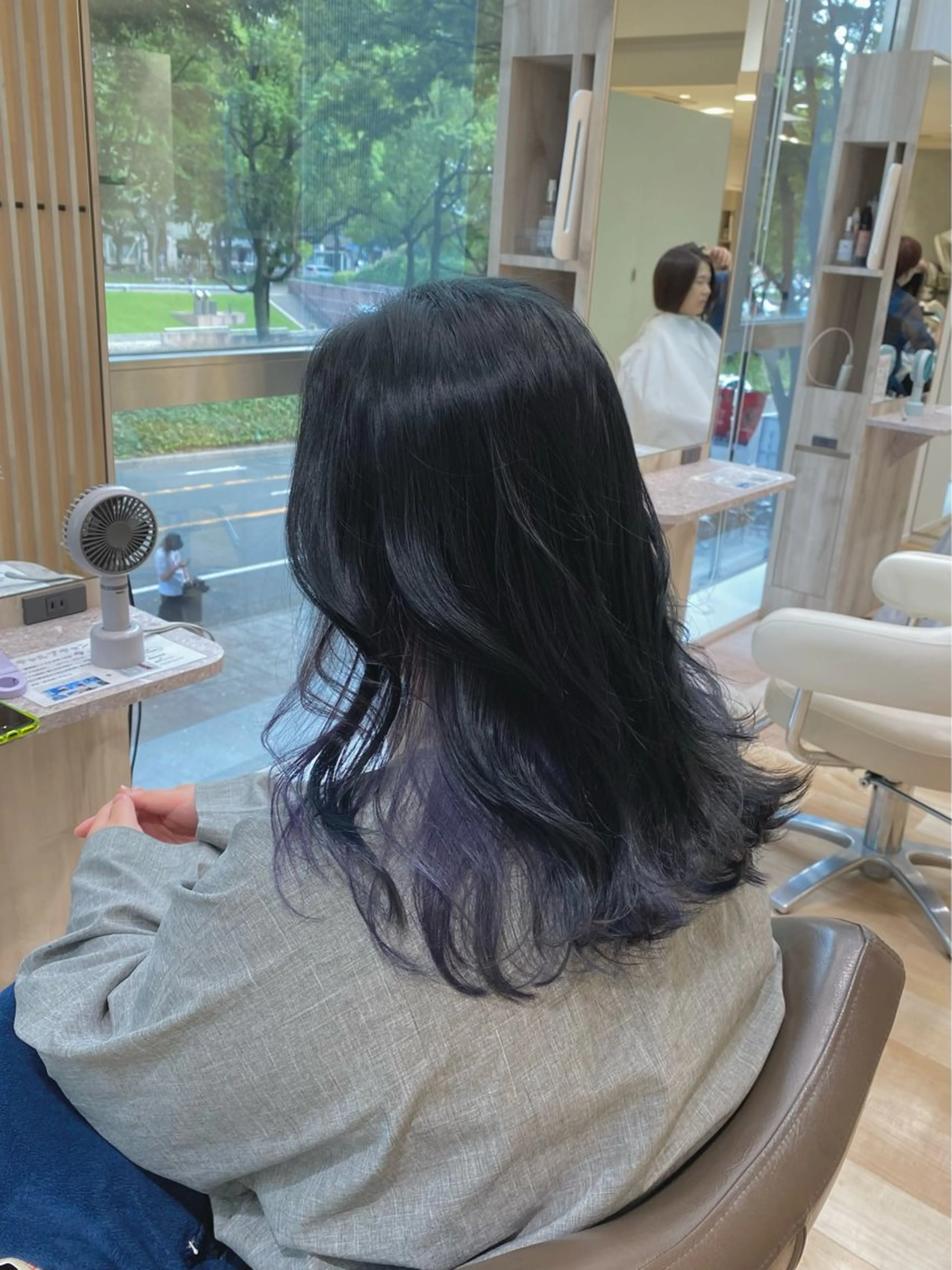ミディアム カラー 黒髪 ブルーカラー ブルーブラック インナーカラー カット ヘアカラー トリートメント 松永 わかなのヘアスタイル
