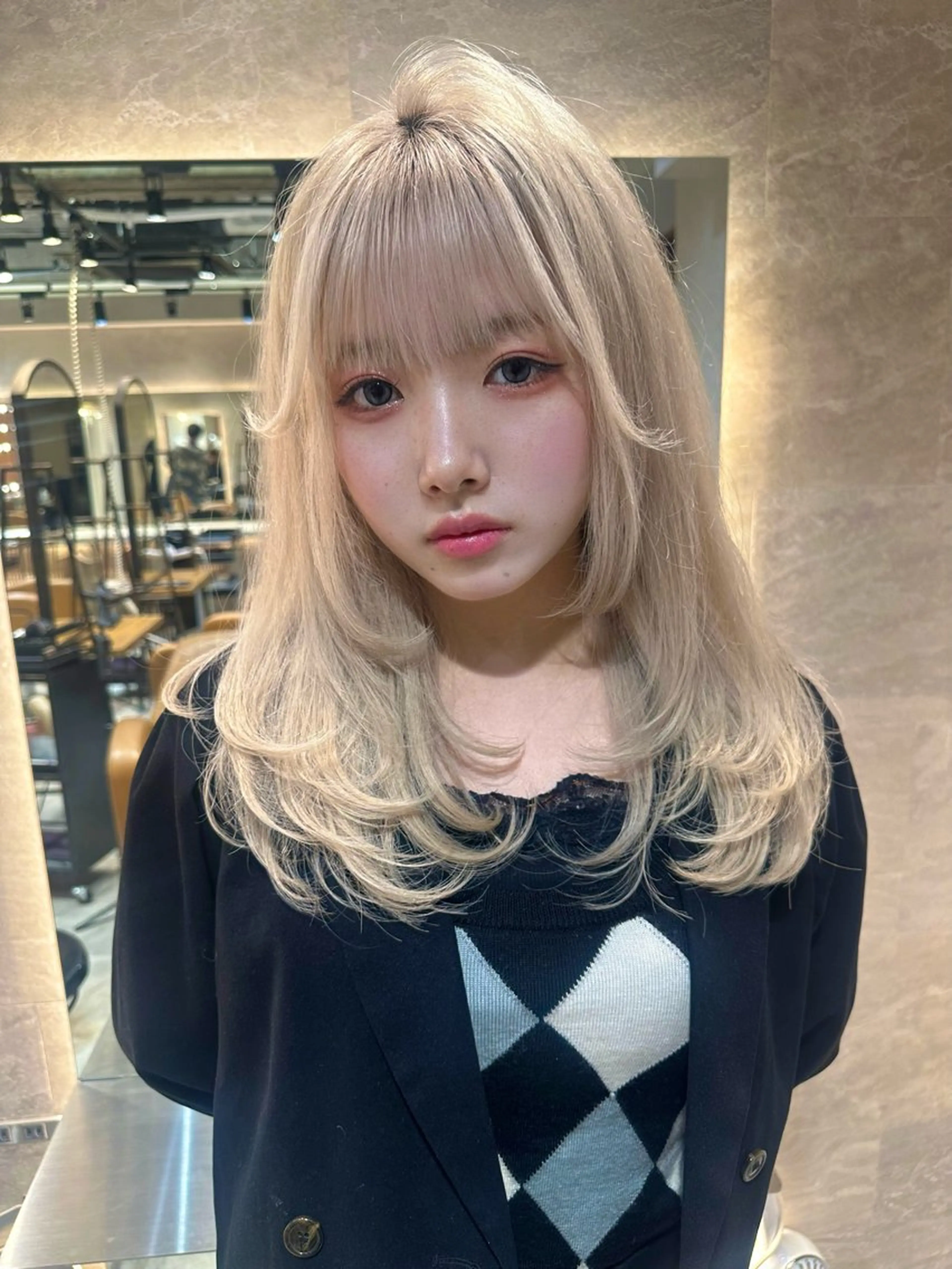 セミロング 顔まわりレイヤー 顔周りカット 韓国風ヘア レイヤーカット 小顔カット カット ヘアカラー トリートメント ヘアセット 銀座副店長/レイヤー /韓国ヘア/髪質改善のヘアスタイル