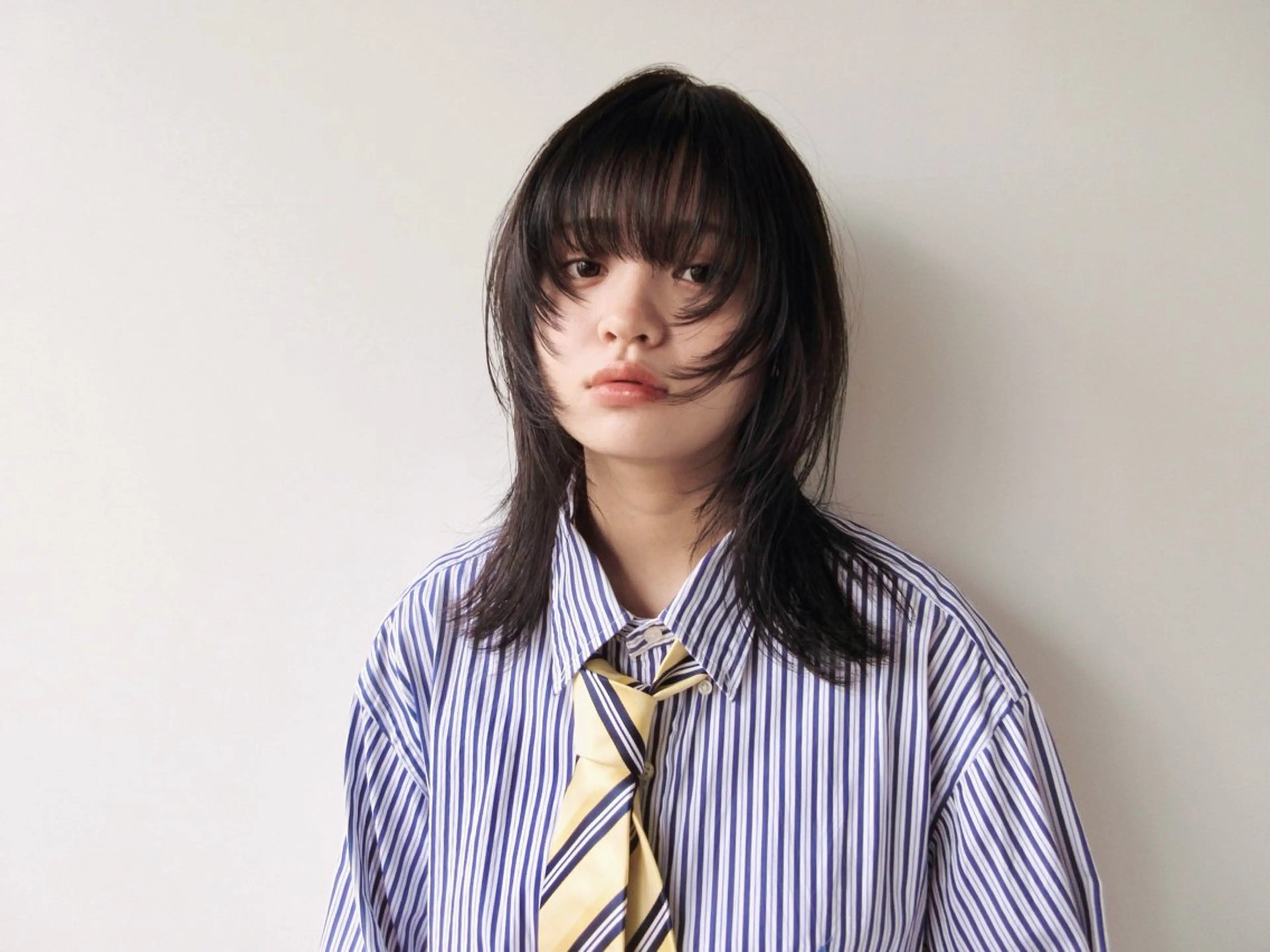 ミディアム カラー 黒髪 ナチュラルブラック 顔まわりレイヤー 顔周りカット レイヤーカット スギヤマ ショウゴのヘアスタイル