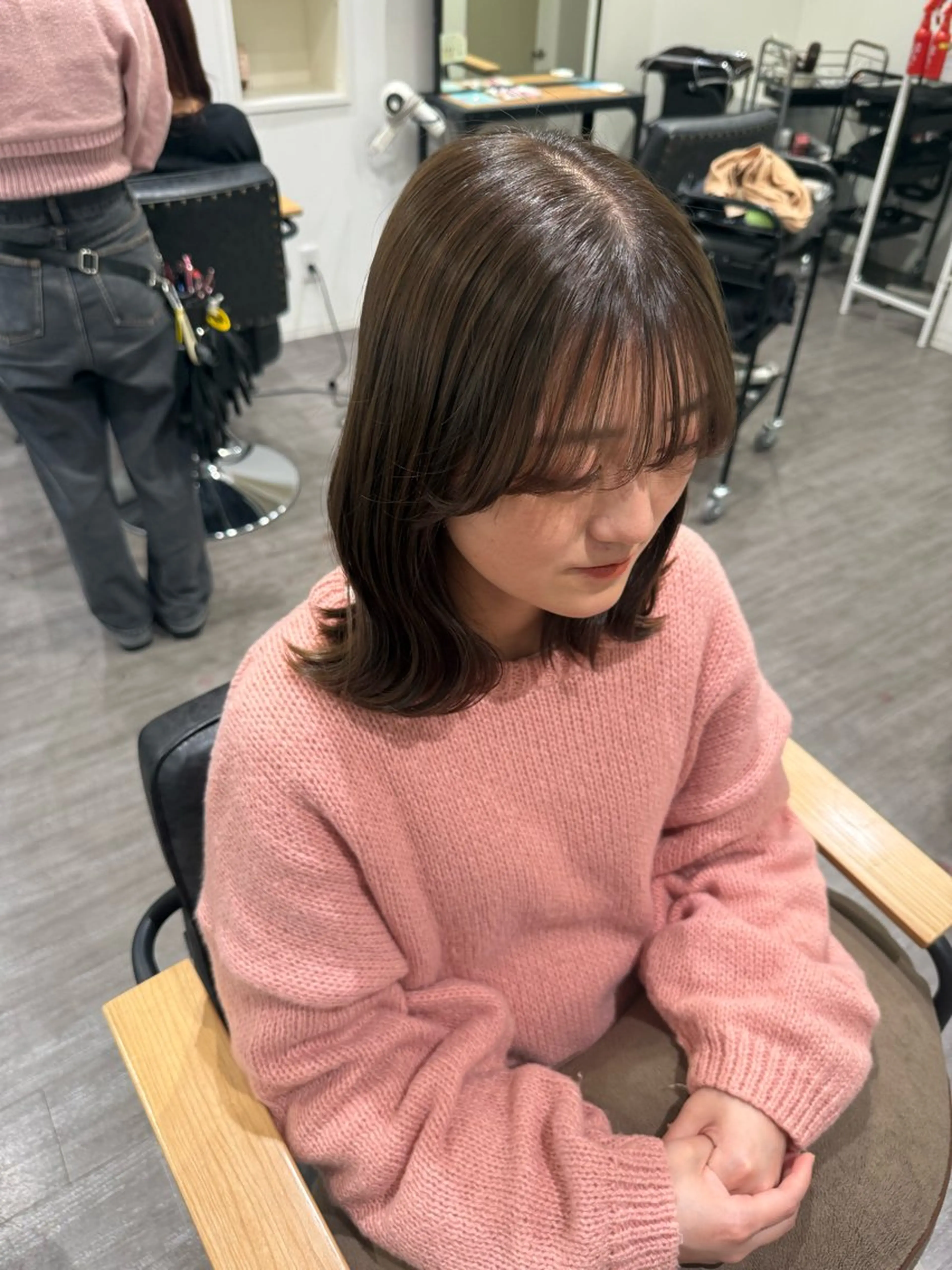 ミディアム カラー グレージュ オリーブグレージュ オリーブグレー ヘアカラー トリートメント 上田 紗也のヘアスタイル