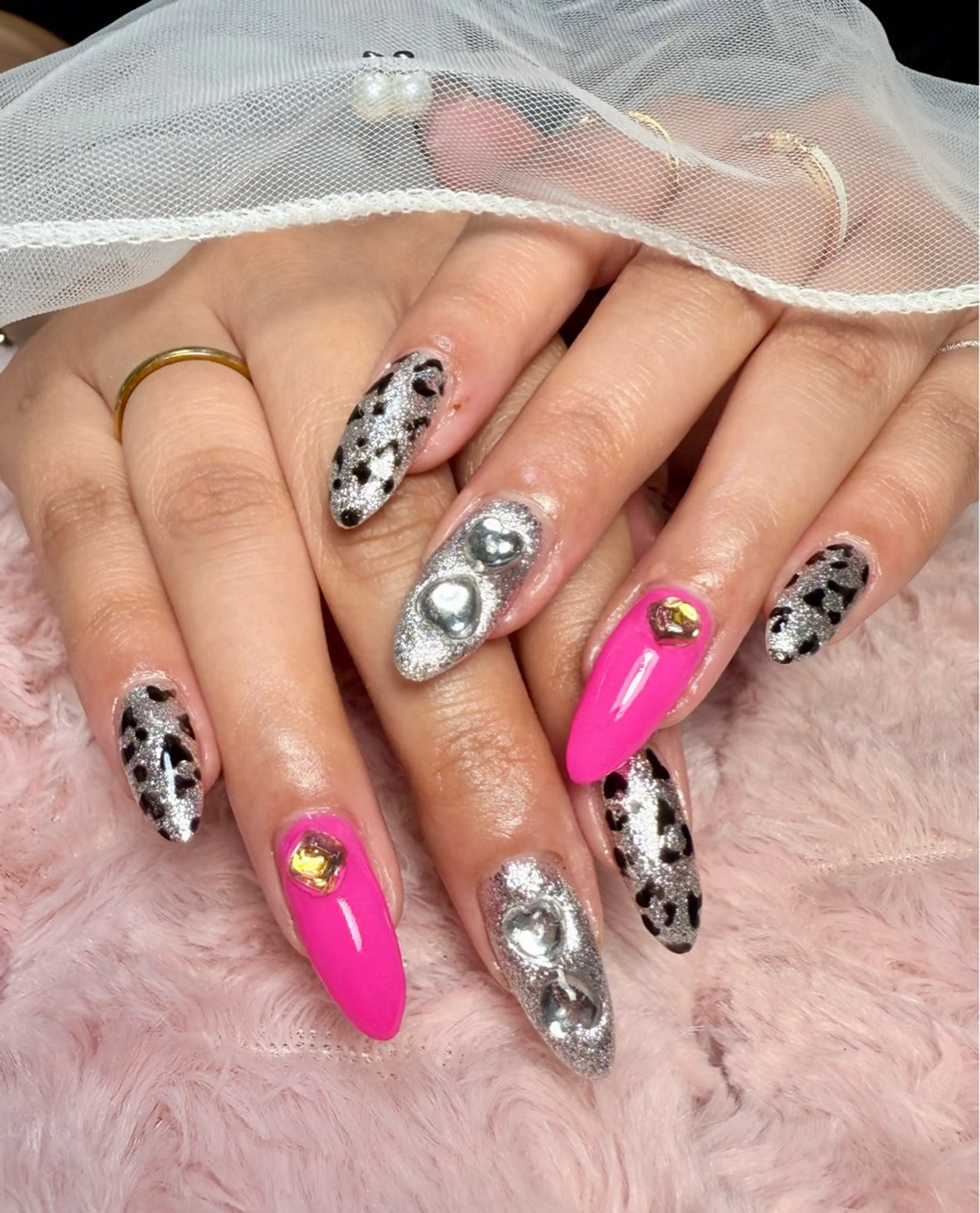 ネイル アニマル柄 アートネイル チークネイル 氷ネイル・うるうるネイル キラキラネイル M.N_ nailのネイルデザイン