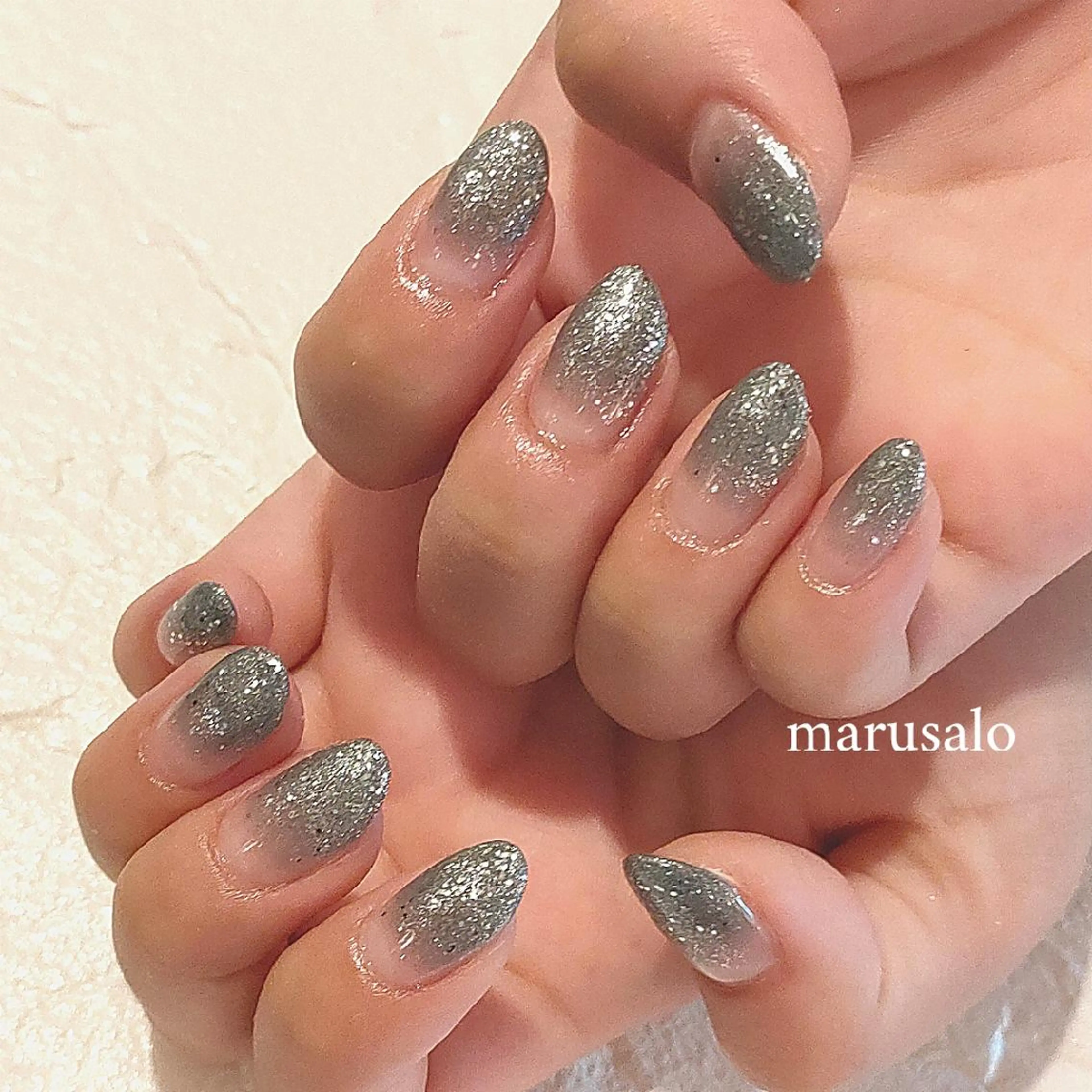 ネイル グラデーション キラキラネイル ラメ(グリッター) ラメグラデーション シンプルネイル ハンドネイル marusalo nailのネイルデザイン