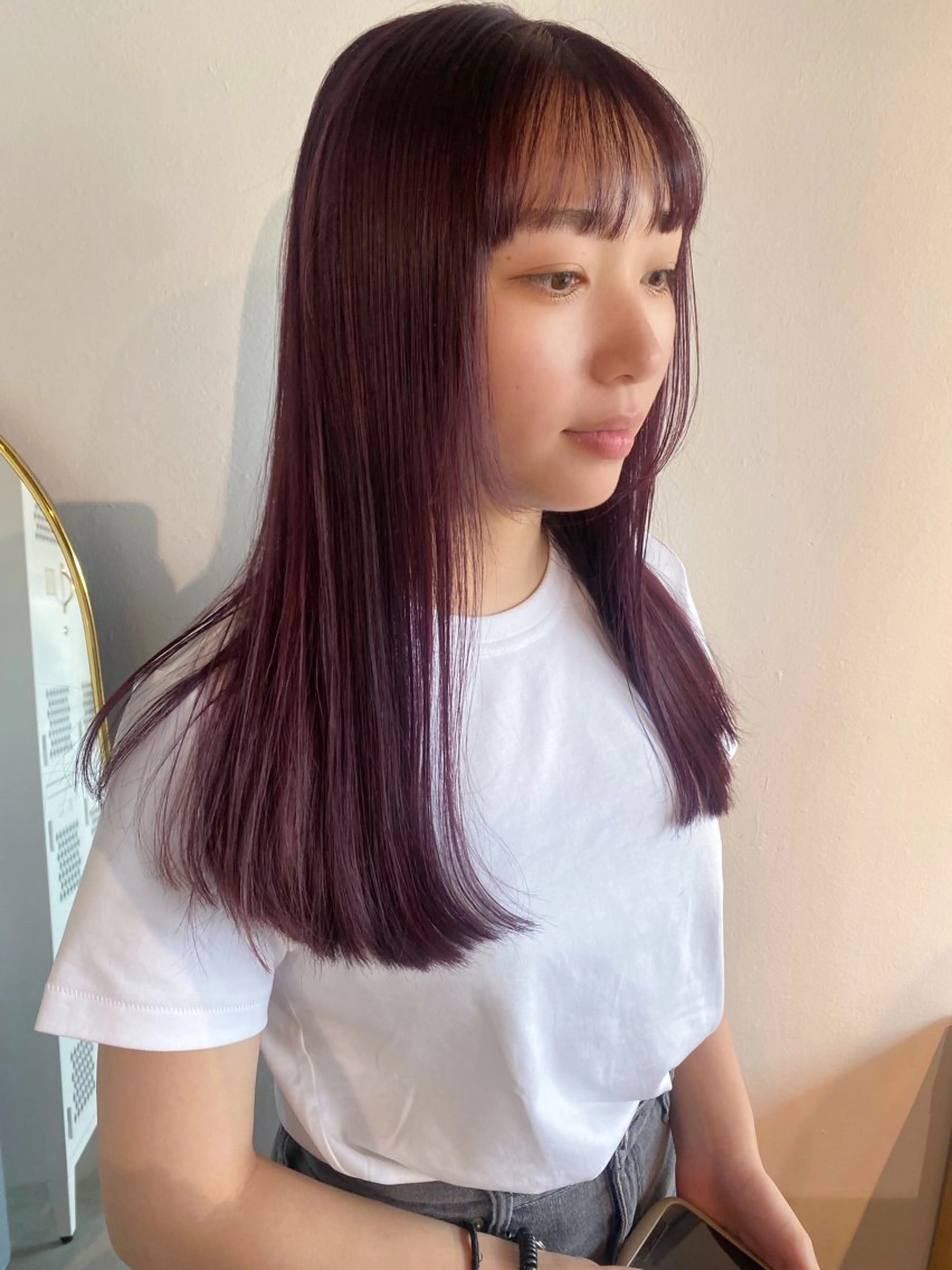 ロング カラー ブリーチ ボルドーカラー 永縄 結花のヘアスタイル