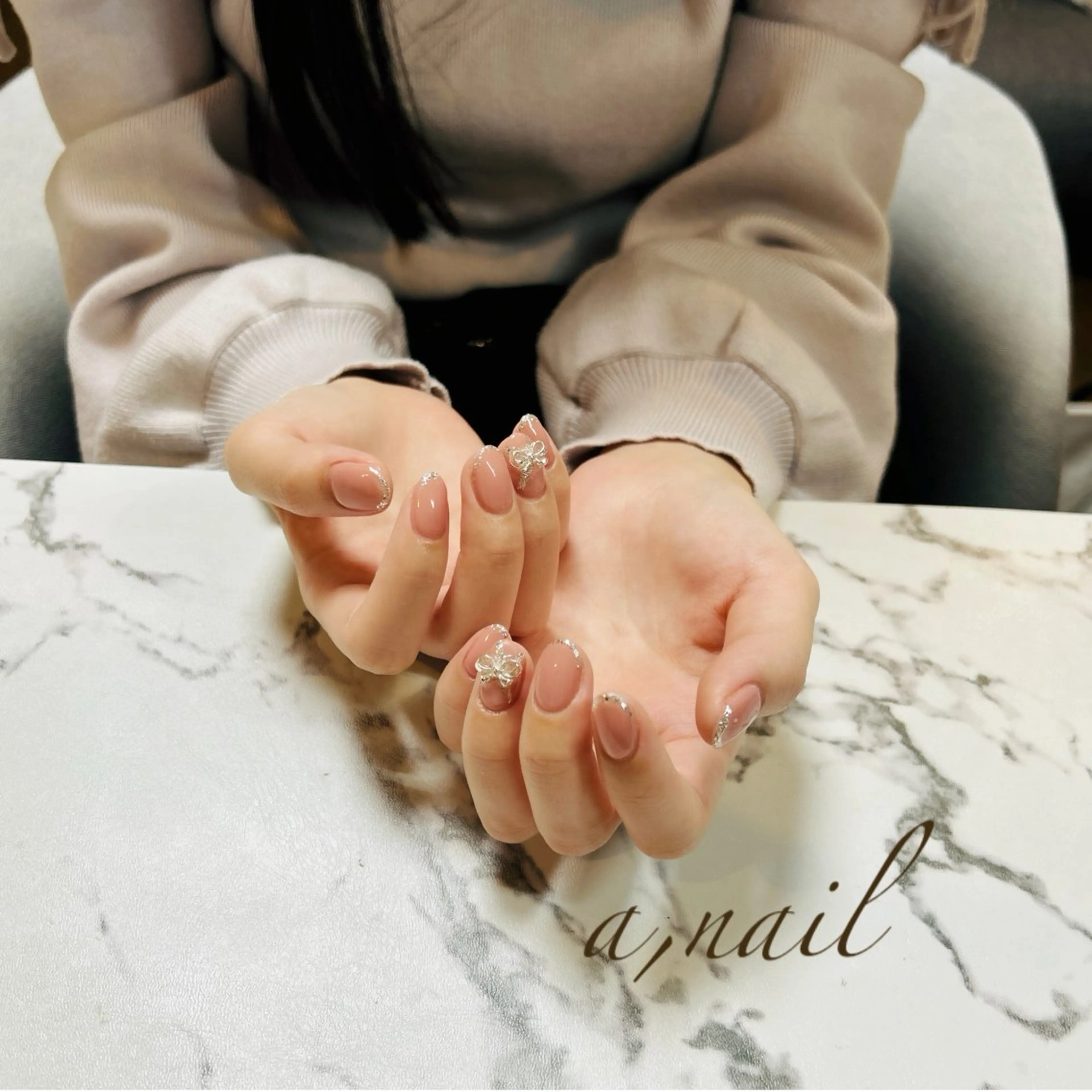 ネイル フレンチネイル キラキラネイル ラメ(グリッター) オフィスネイル リボン ハンドネイル ネイルサロン エーネイルのネイルデザイン