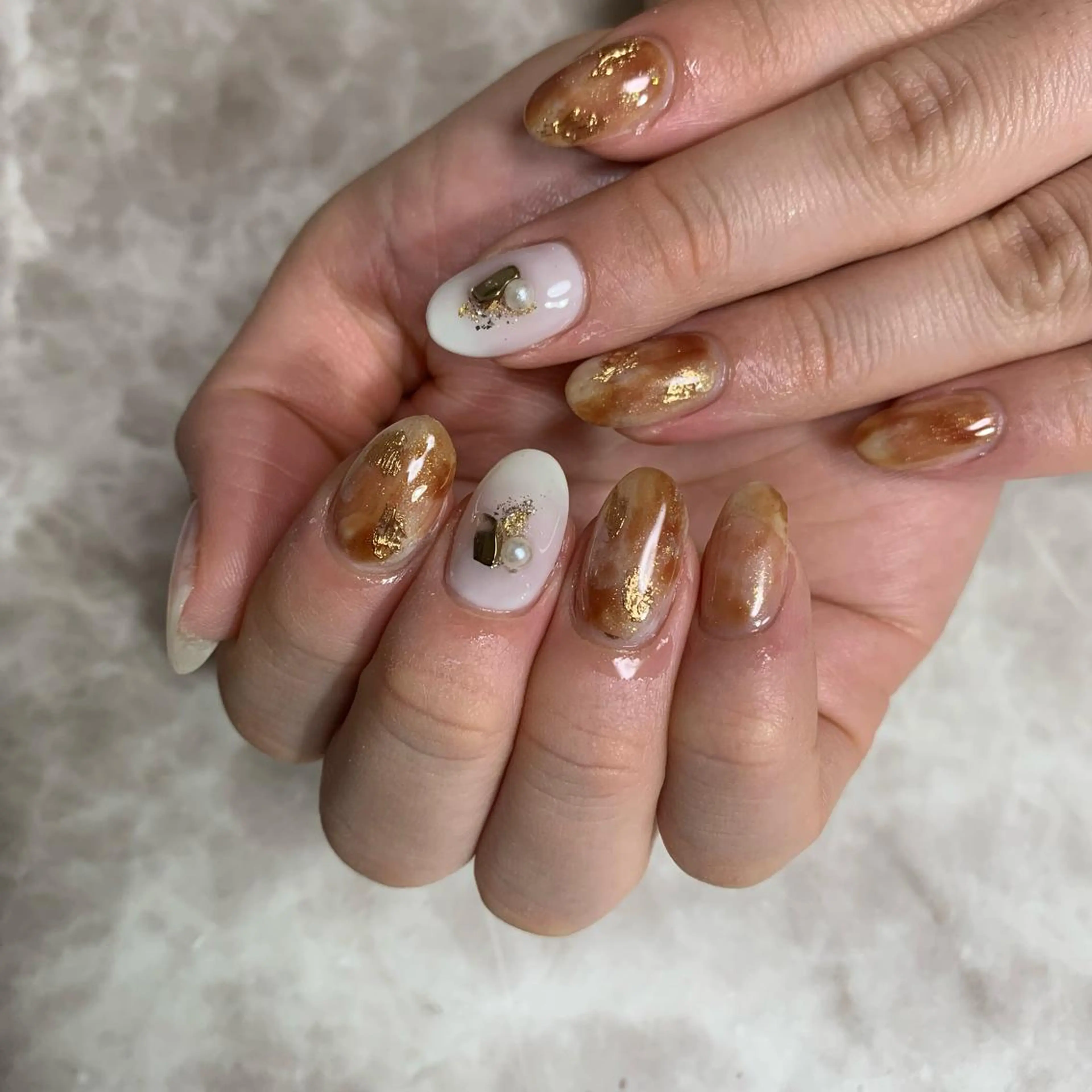 ネイル ブラウン ニュアンスネイル salon Hush Hushのネイルデザイン