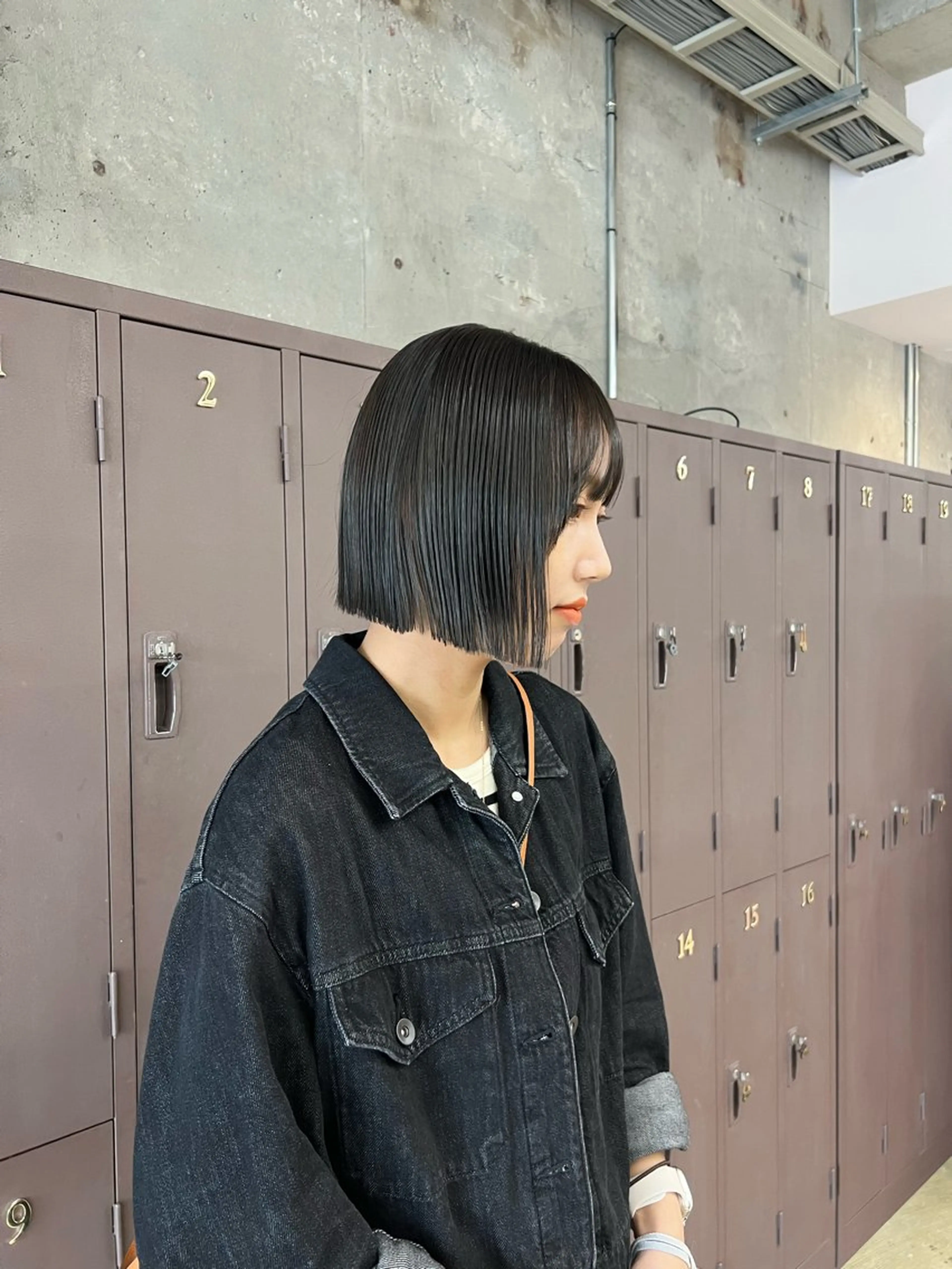 ミディアム カラー ボブ 外ハネヘア カット era所属・azumi/ボブ/暖 色/オリーブ/縮毛のヘアスタイル