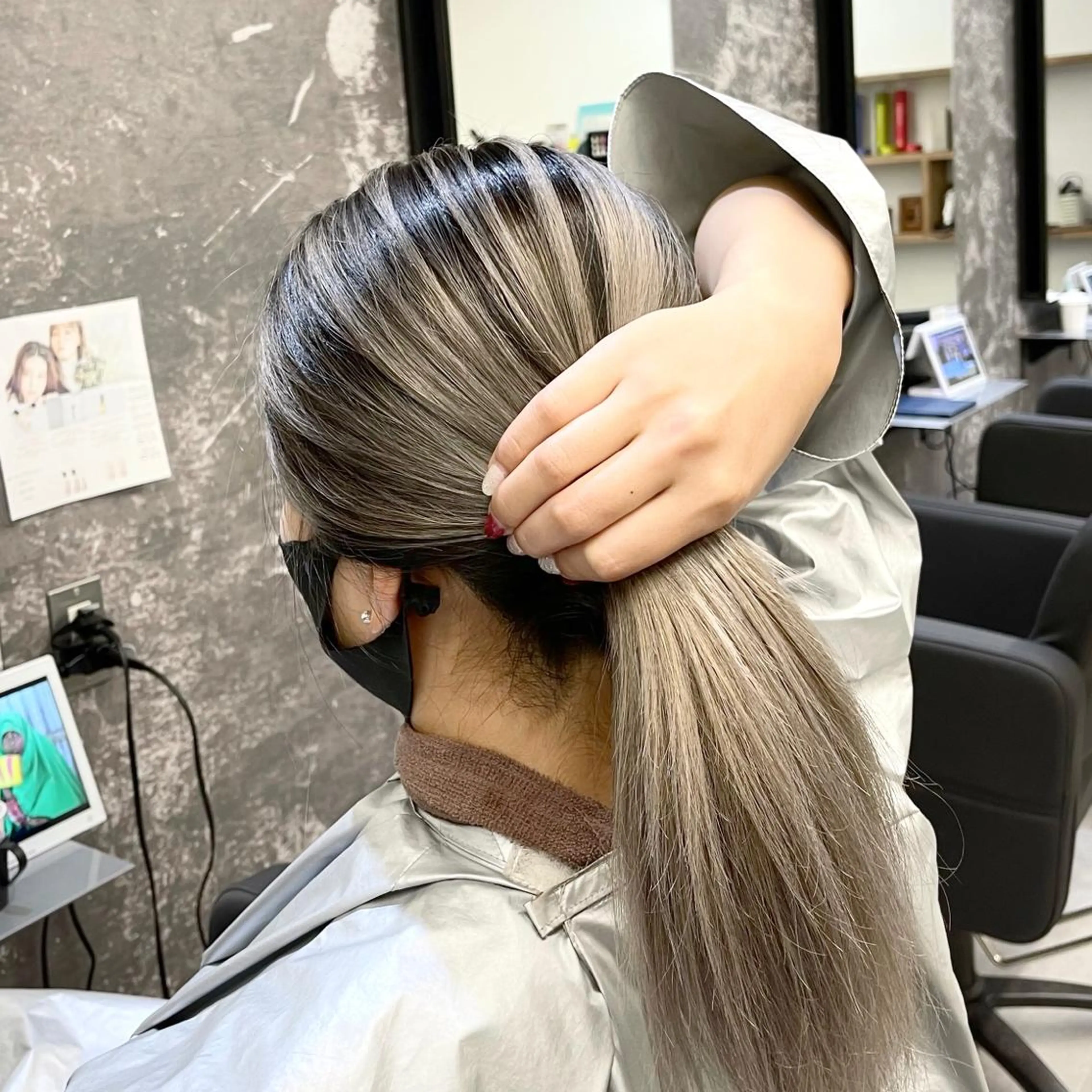 ミディアム カラー ヘアアレンジ バレイヤージュ デザインカラー ハイライトカラー 外国人風カラー ハイライト アンドウ ユウ/ レイヤーカット/韓国のヘアスタイル