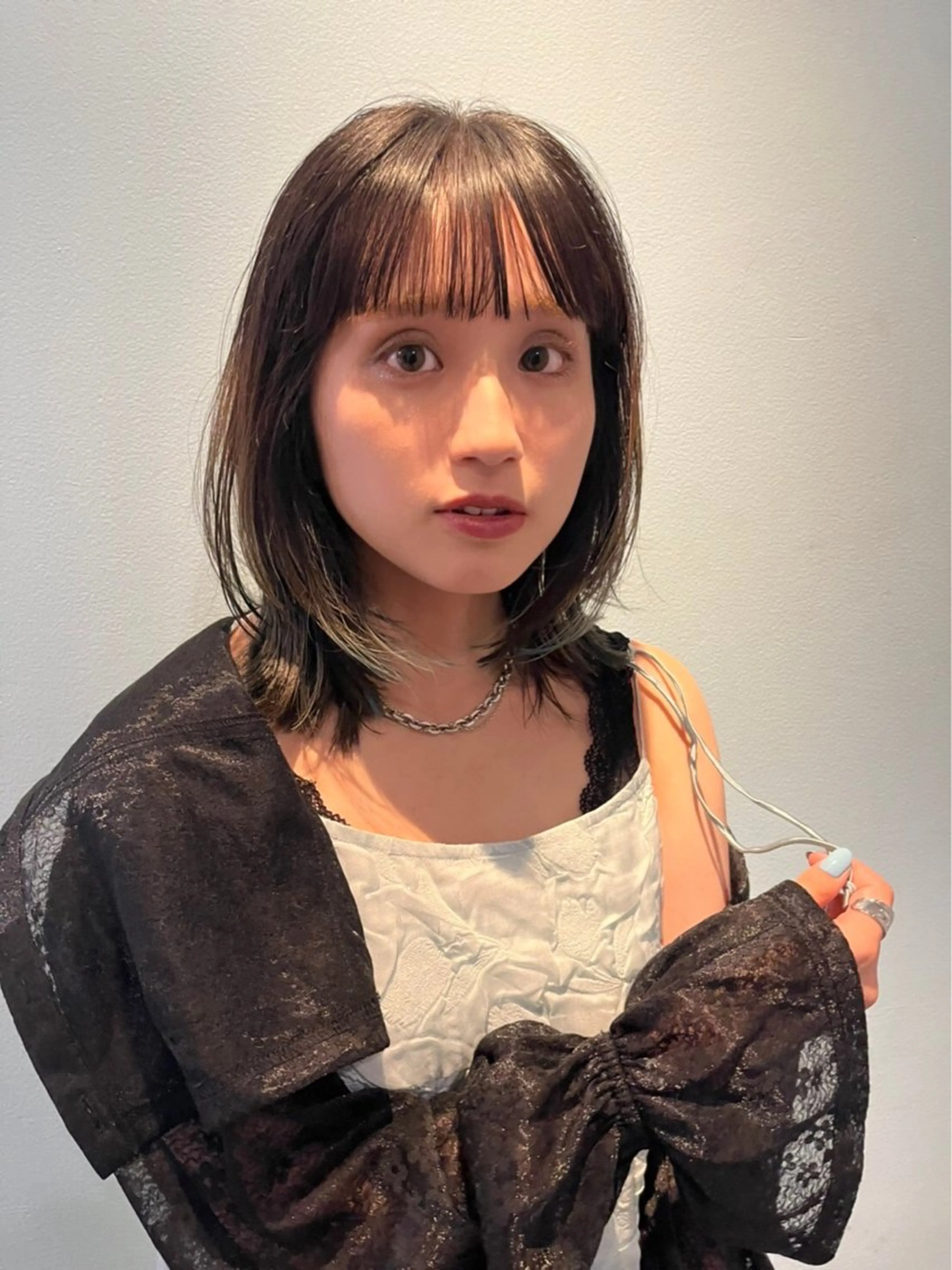 ミディアム カラー カット 室谷 侑奈のヘアスタイル