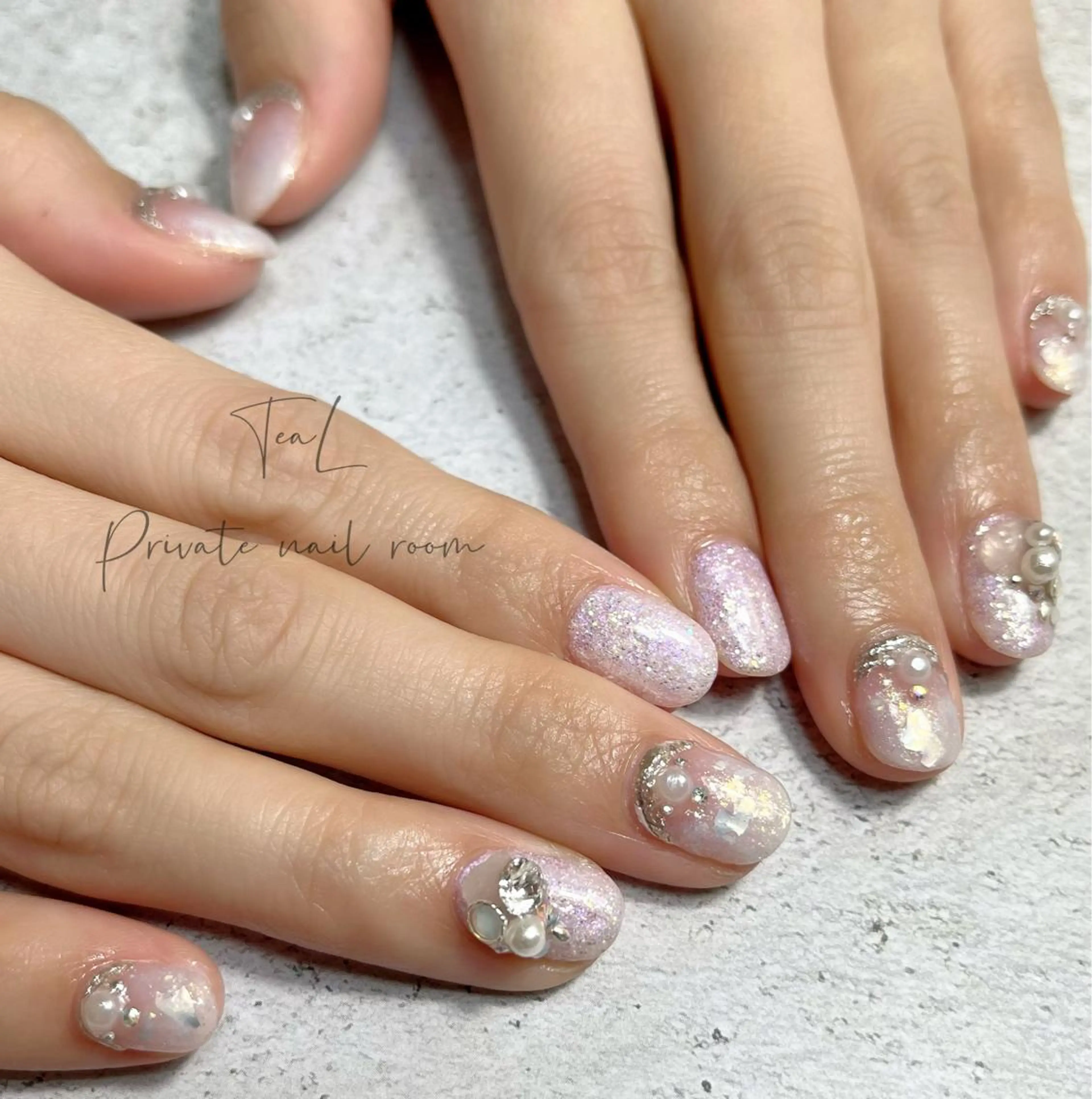 ネイル キラキラネイル ブライダルネイル ホワイト ハンドネイル TeaL nailのネイルデザイン