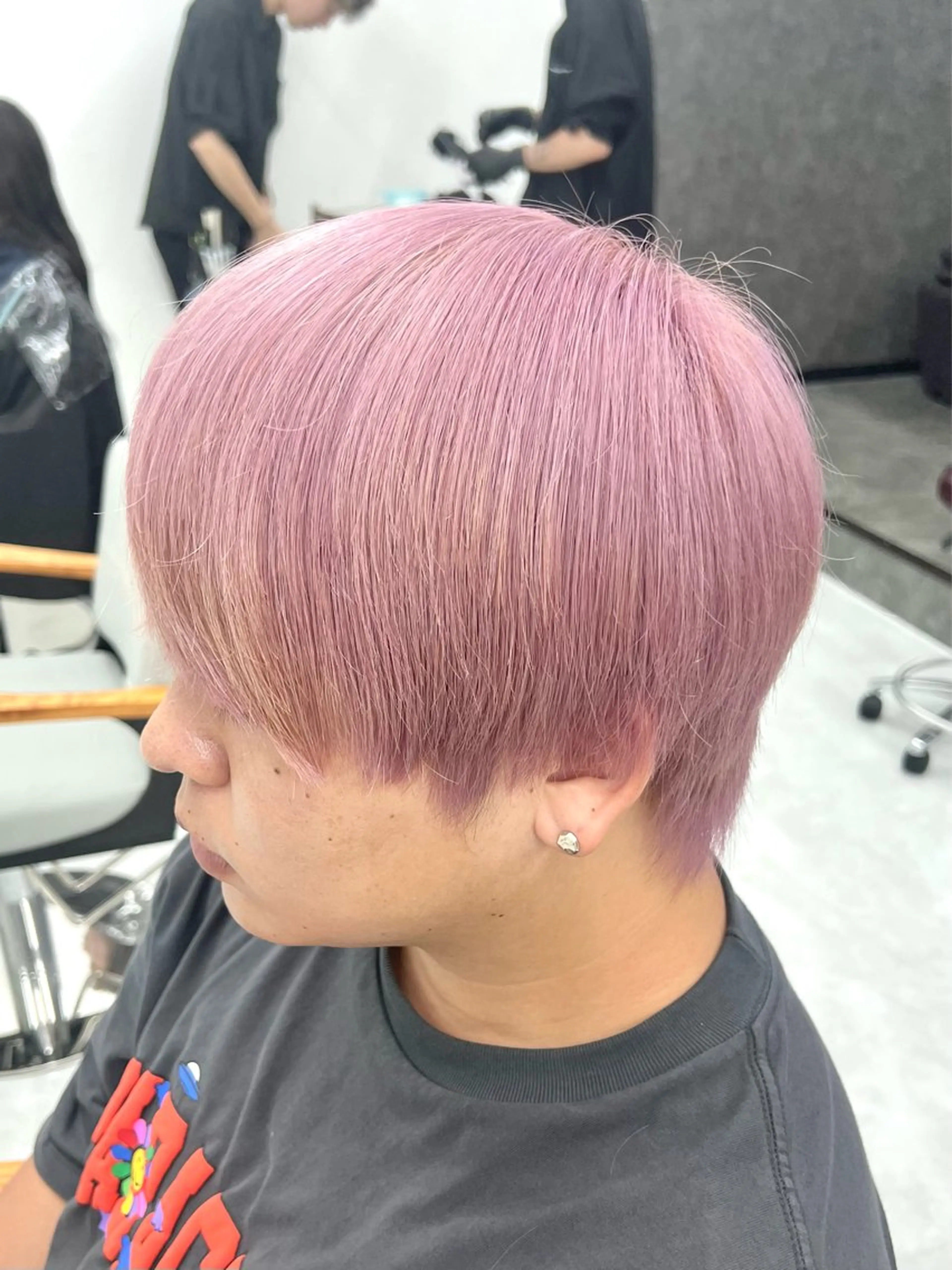 ミディアム カラー メンズ メンズブリーチ ブリーチ ピンクカラー カット ヘアカラー トリートメント ヘアセット 飛田 楓信のヘアスタイル
