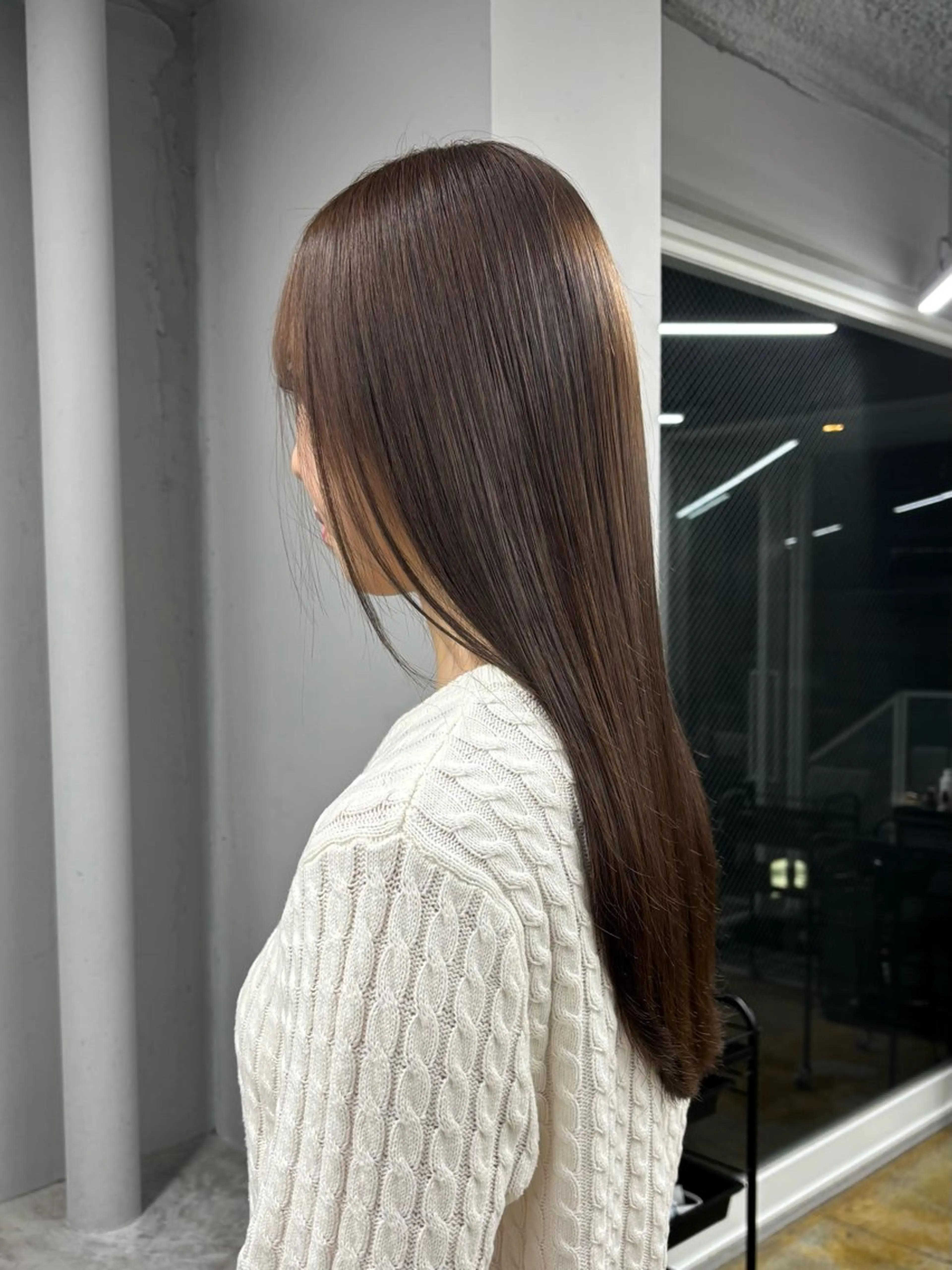 セミロング nude所属・𝐀𝐦𝐞𝐫𝐢 /透明感カラーのヘアスタイル