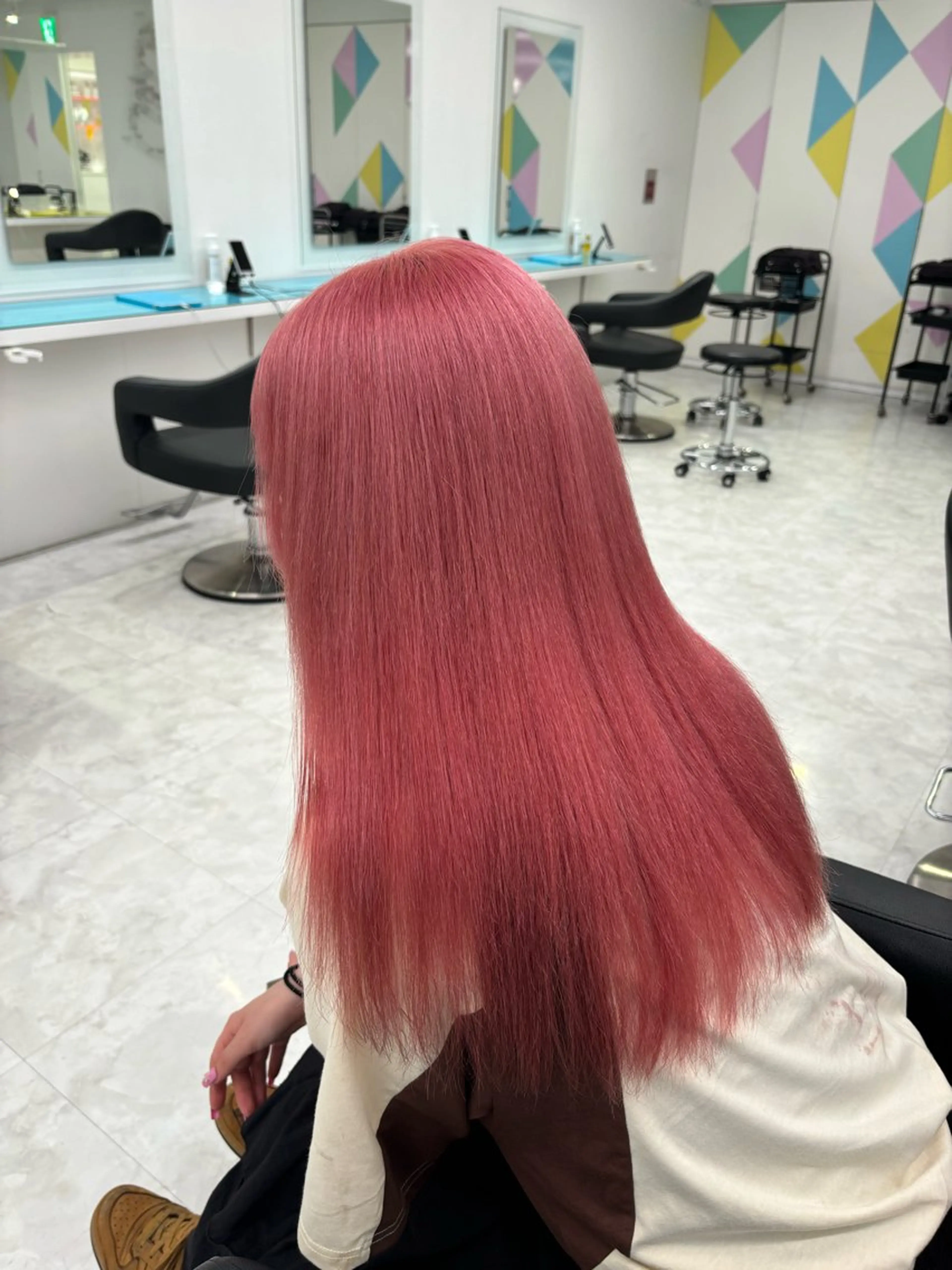 セミロング カラー ヘアカラー ダメージレスハイ トーン💖kanonのヘアスタイル
