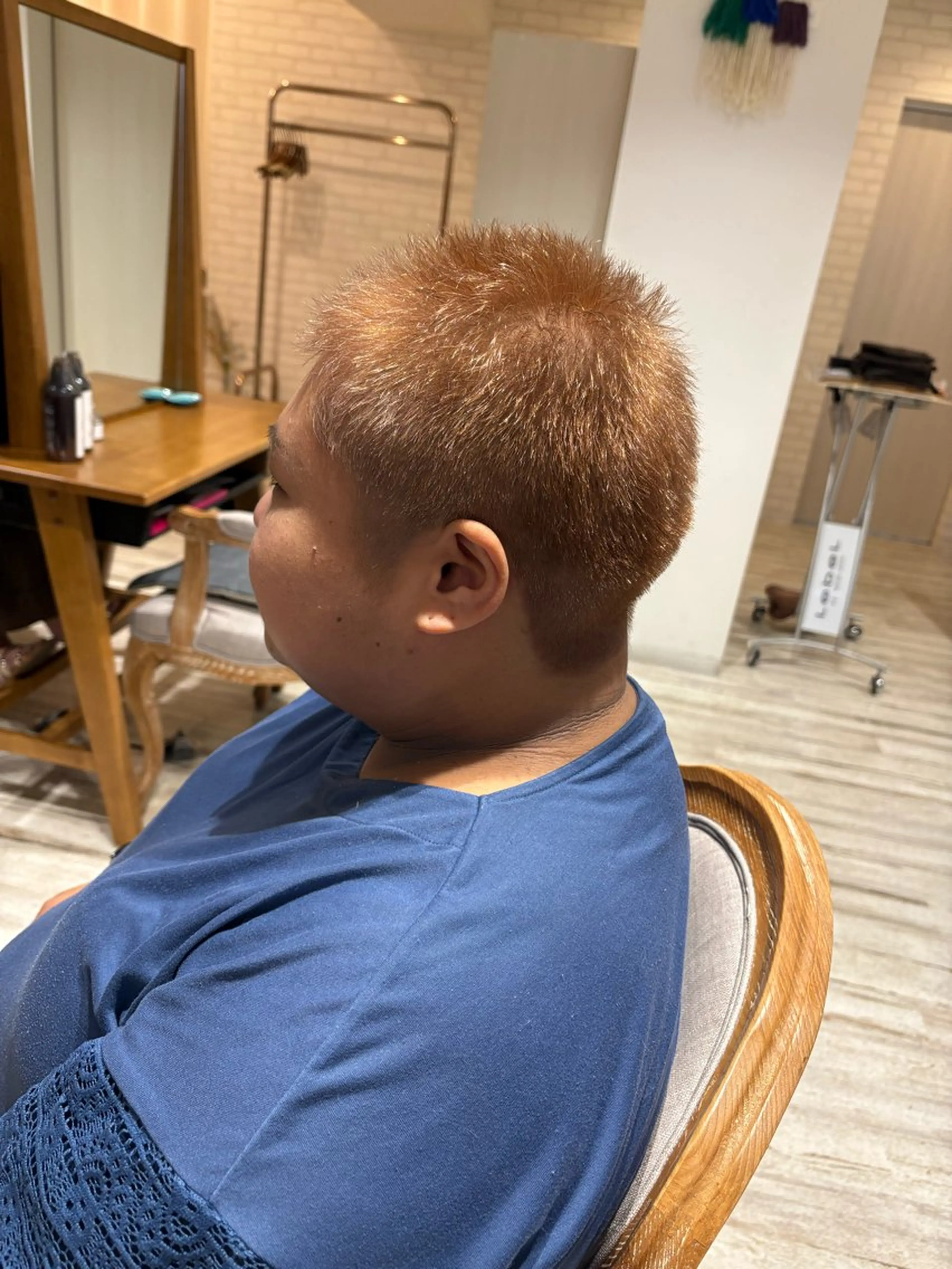 ショート カラー ベージュカラー カット ヘアカラー abilita HIRARIのヘアスタイル