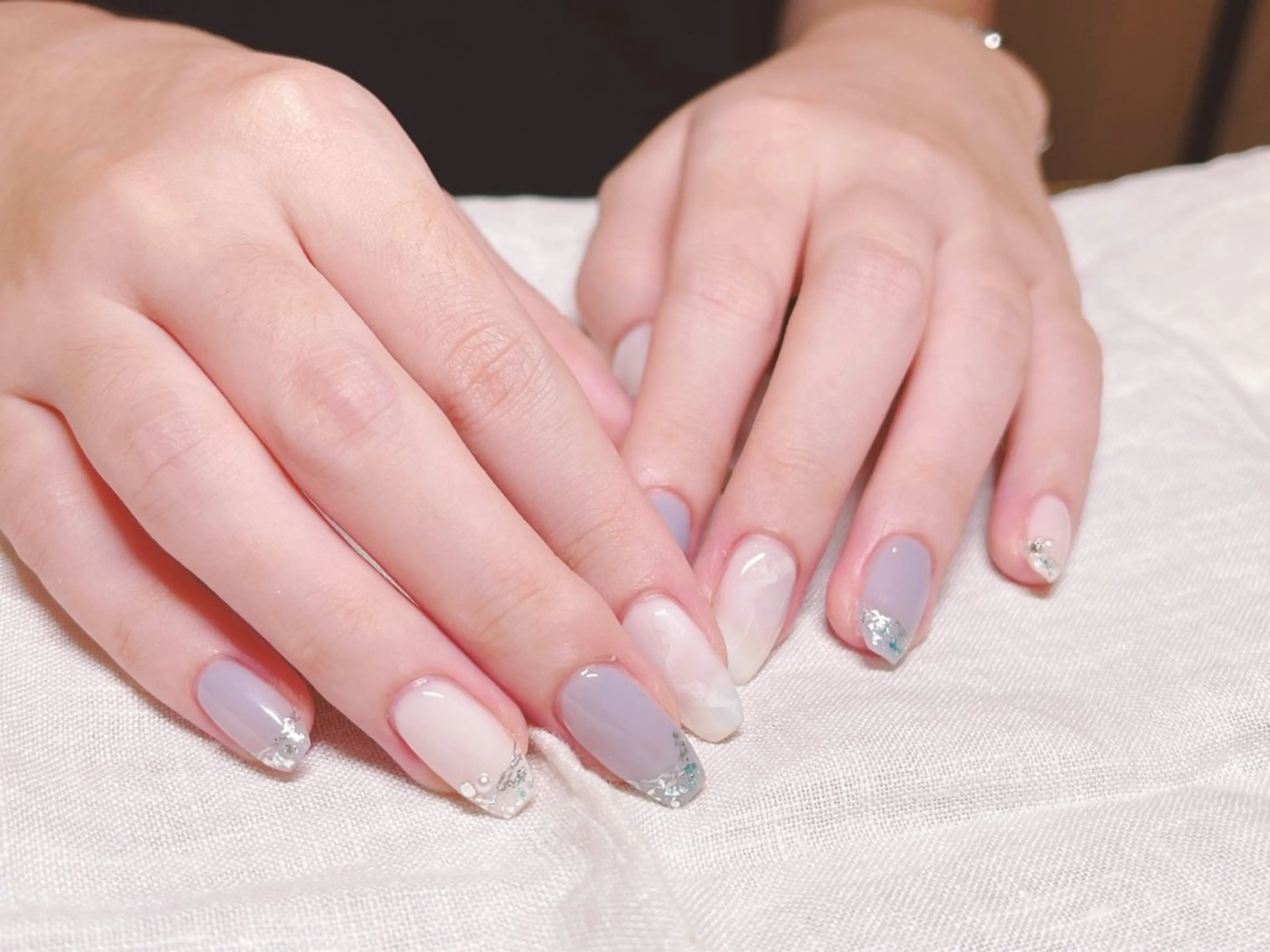 ネイル ブルー 持ち込み ニュアンスネイル atelier mofのネイルデザイン