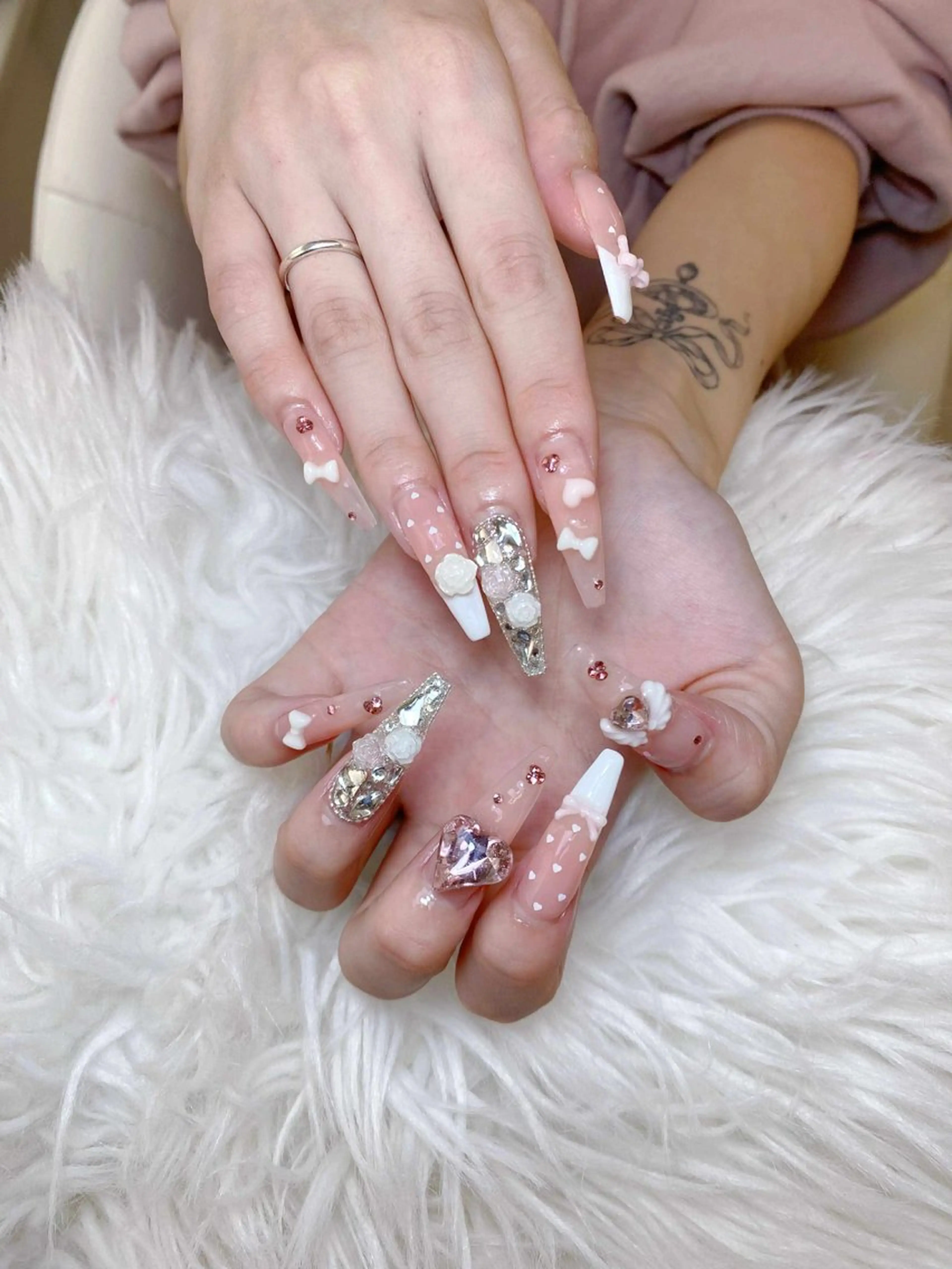 ネイル アートネイル オーロラネイル チークネイル 長さ出し フットネイル ハンドネイル フットネイル ハンドケア Noiranail_ studio所属・Noiranail_ studioのネイルデザイン