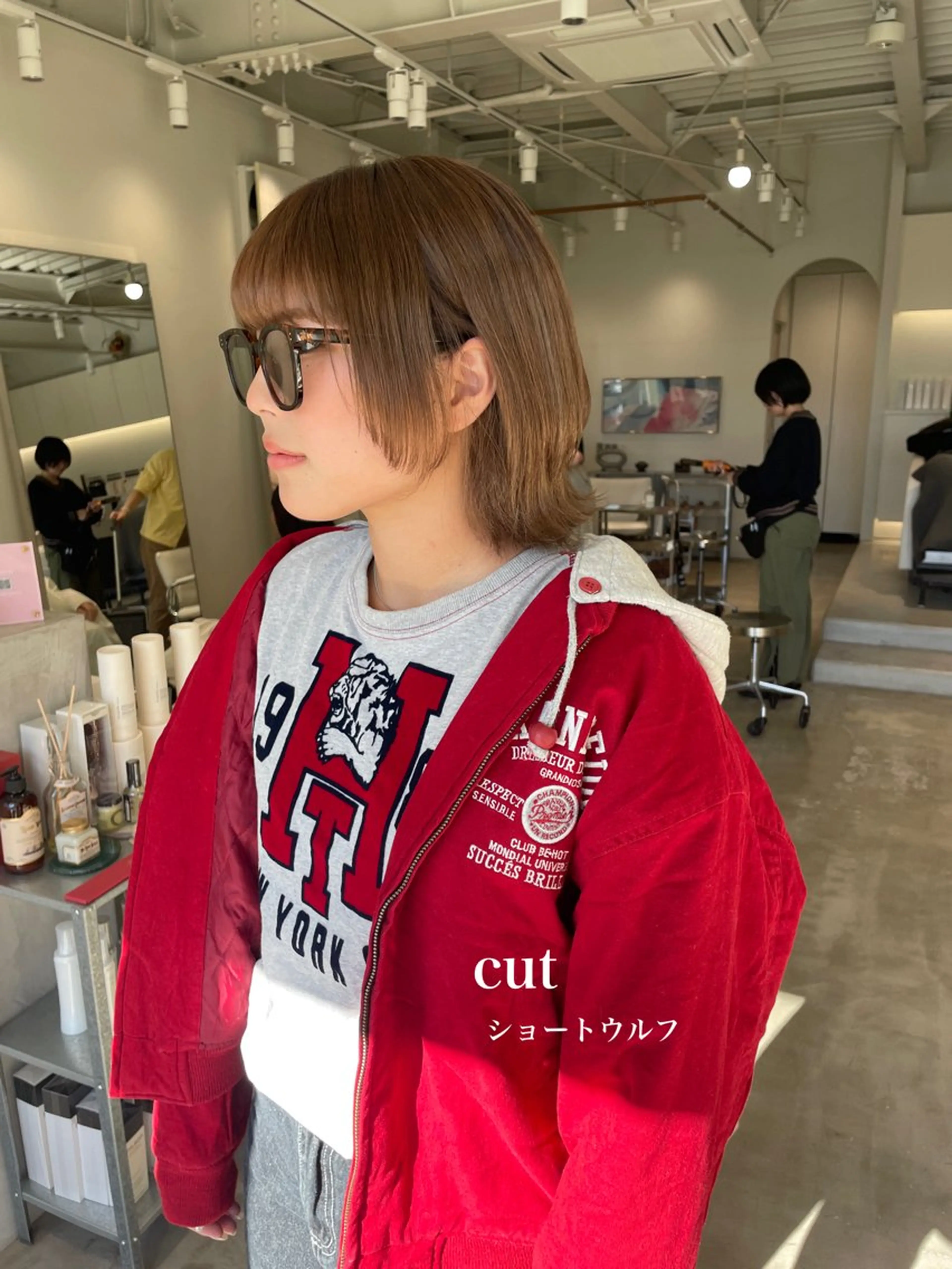 ミディアム くびれヘア 顔周りカット ウルフカット 峯崎 葵のヘアスタイル