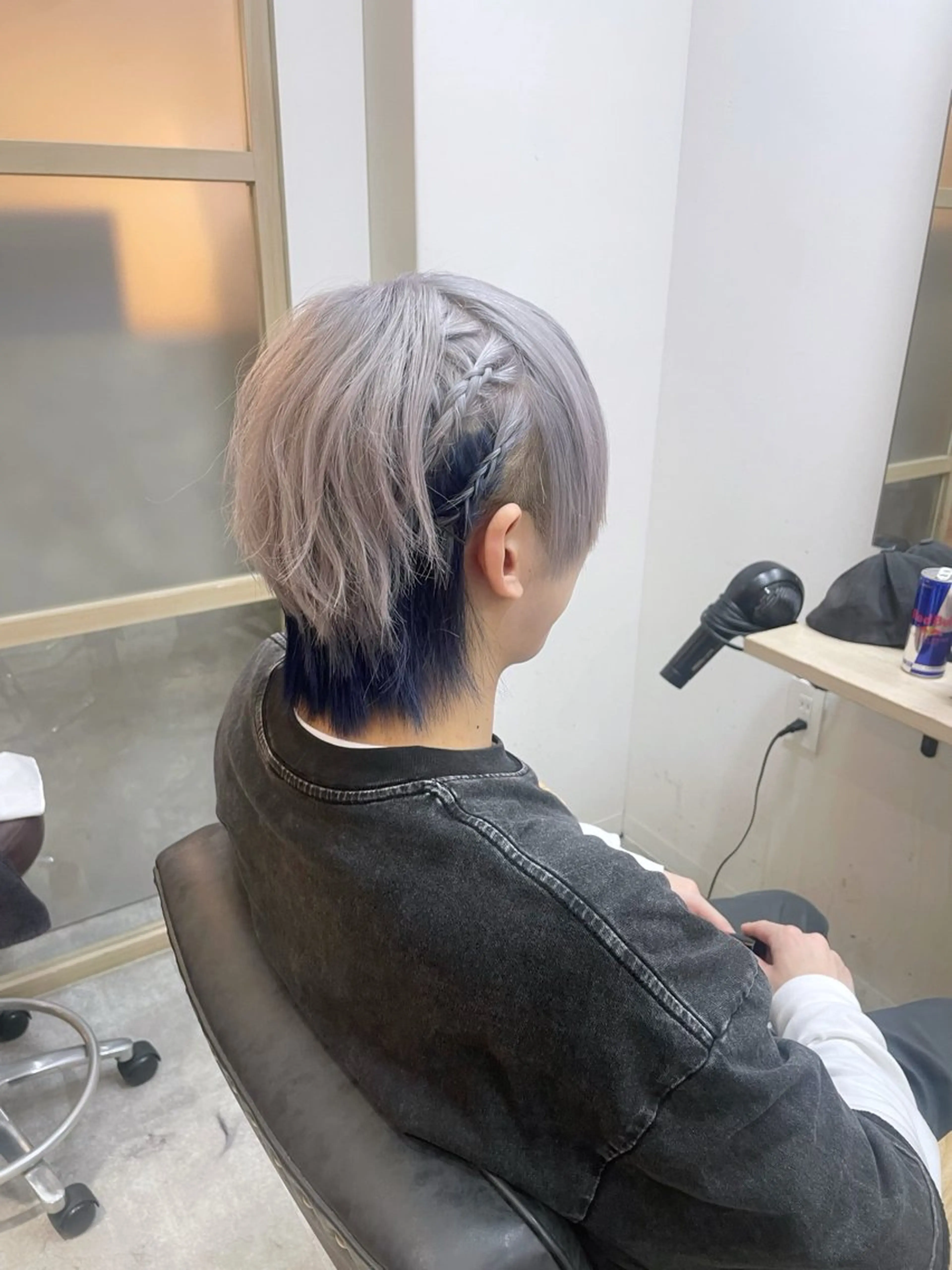 ミディアム カラー メンズ メンズハイトーン メンズインナーカラー メンズウルフカット デザインカラー ハイトーンカラー カット ヘアカラー トリートメント EMANON新宿南口所属・🦄中性ウルフ ☁️Shiori🦄のヘアスタイル
