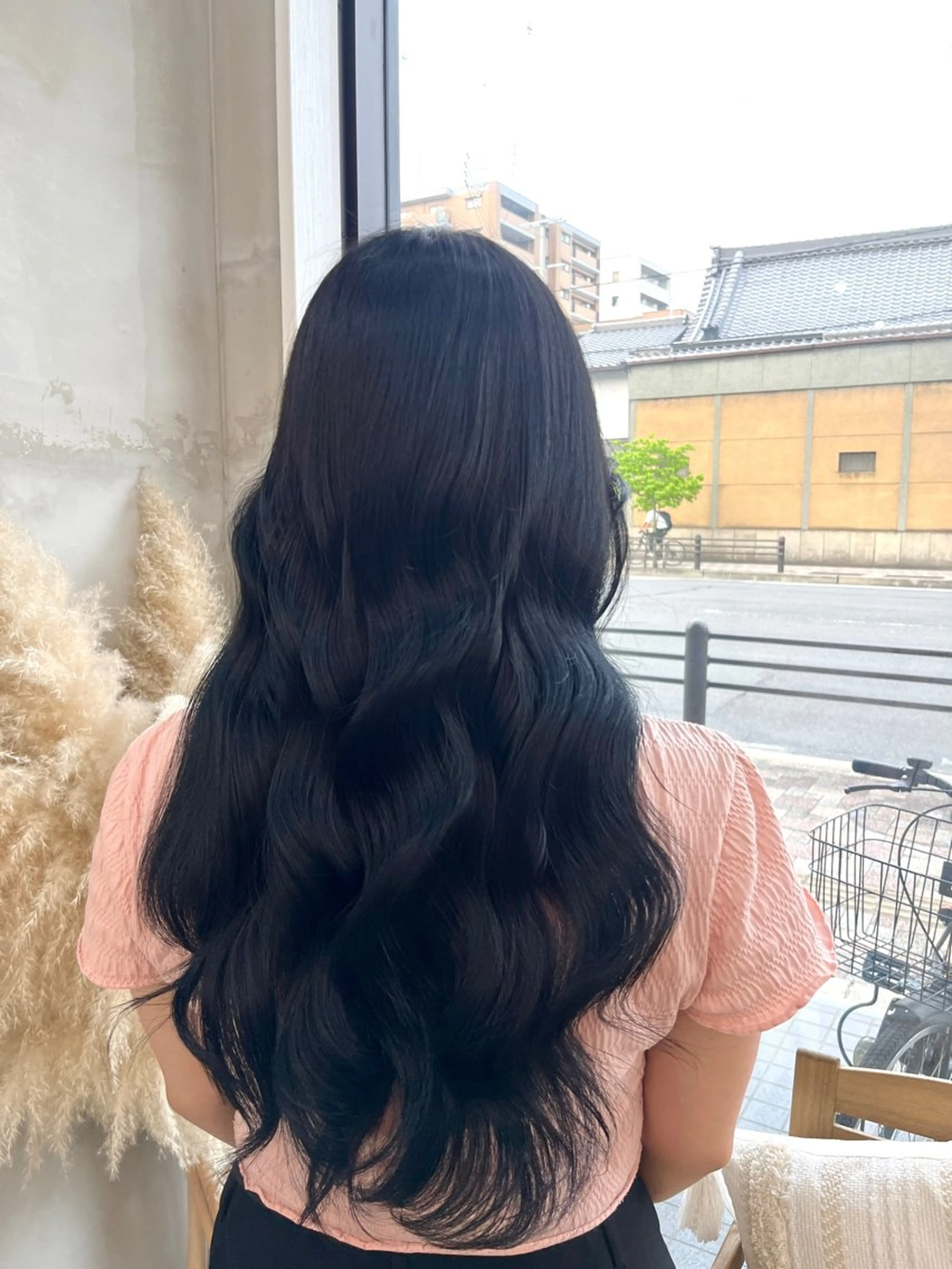 カラー 黒髪 ブルーカラー ブルーブラック 田中 萌のヘアスタイル