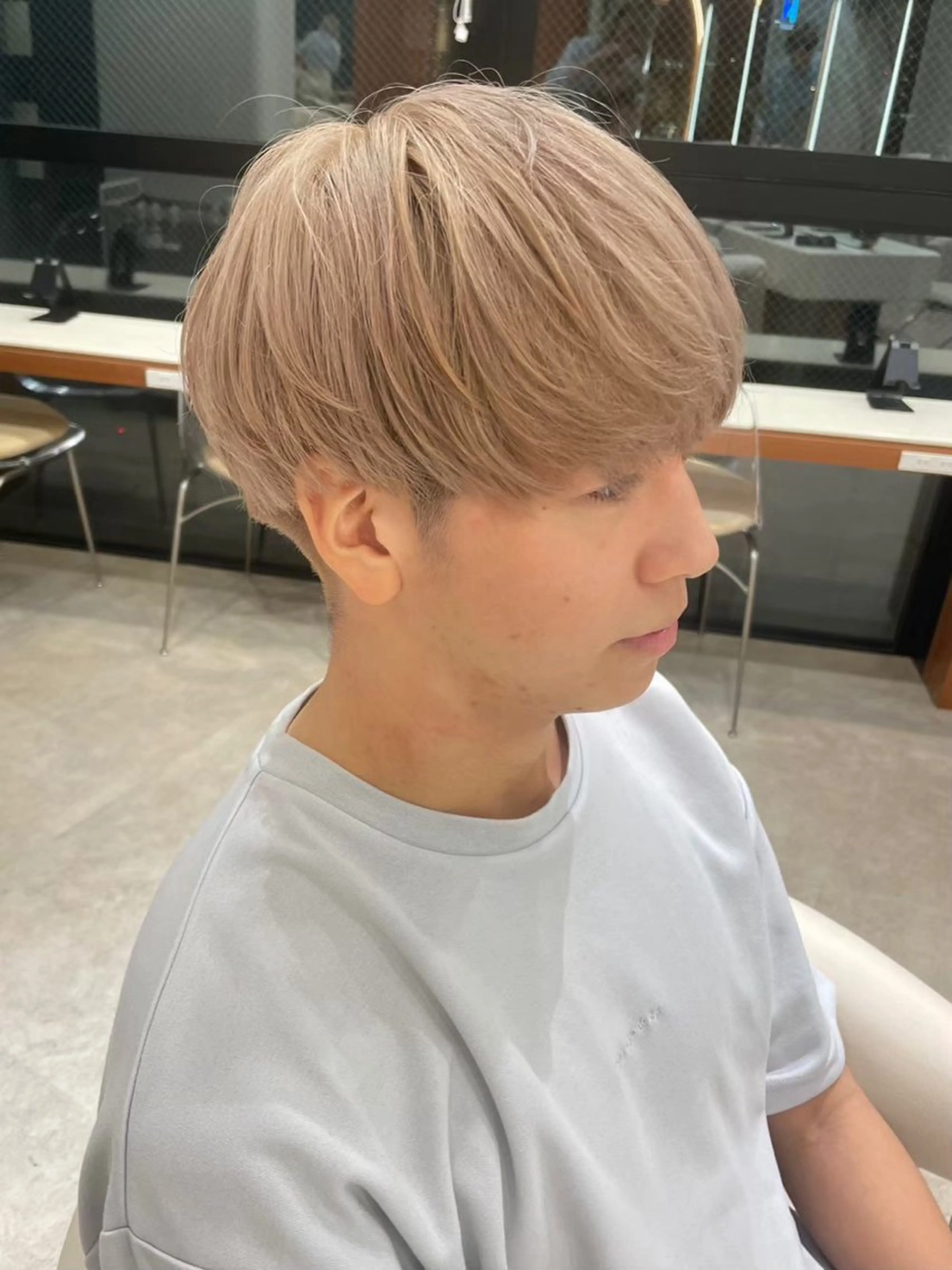 ショート カラー メンズ メンズブリーチ メンズハイトーン メンズ韓国風 ベージュカラー ブリーチ カット ヘアカラー 韓国ヘア顔周りカット そーた/渋谷駅のヘアスタイル