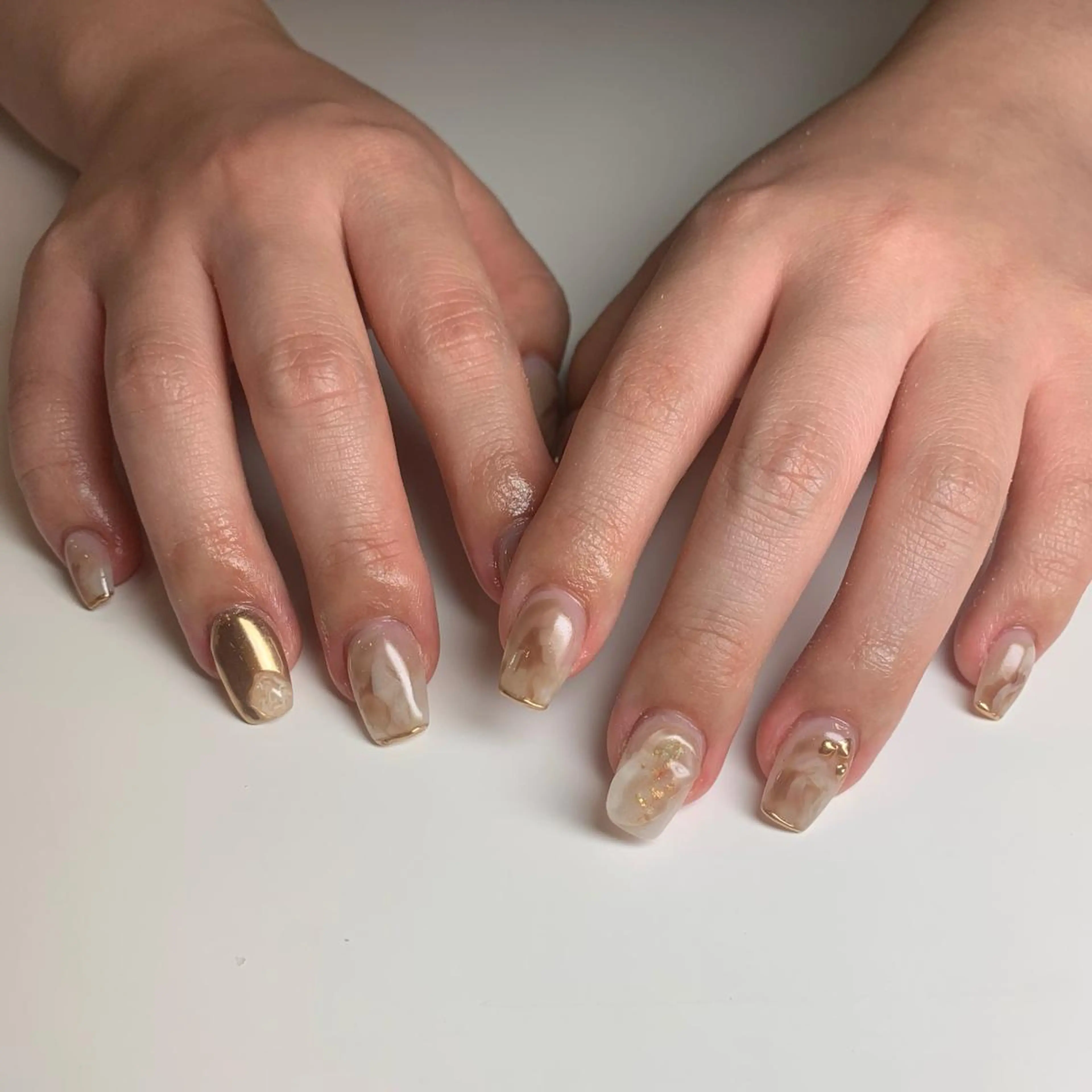 ネイル ゴールド ニュアンスネイル ハンドネイル 恒川 みなみのネイルデザイン