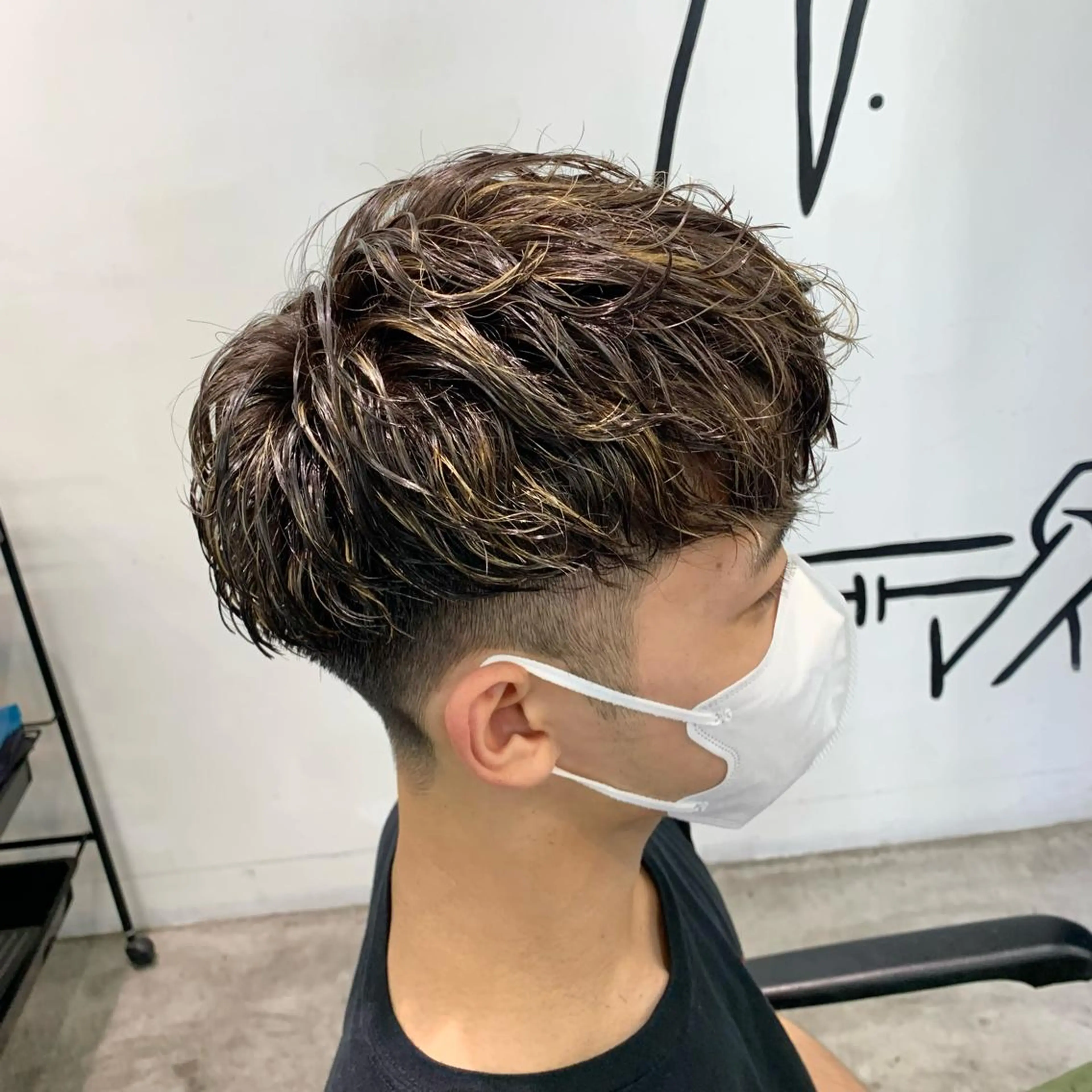 ショート カラー パーマ メンズ メンズハイライト マッシュ メンズパーマ ハイライトカラー ハイライト カット ヘアカラー パーマ メンズ特化美容師/ 藤戸 椋のヘアスタイル