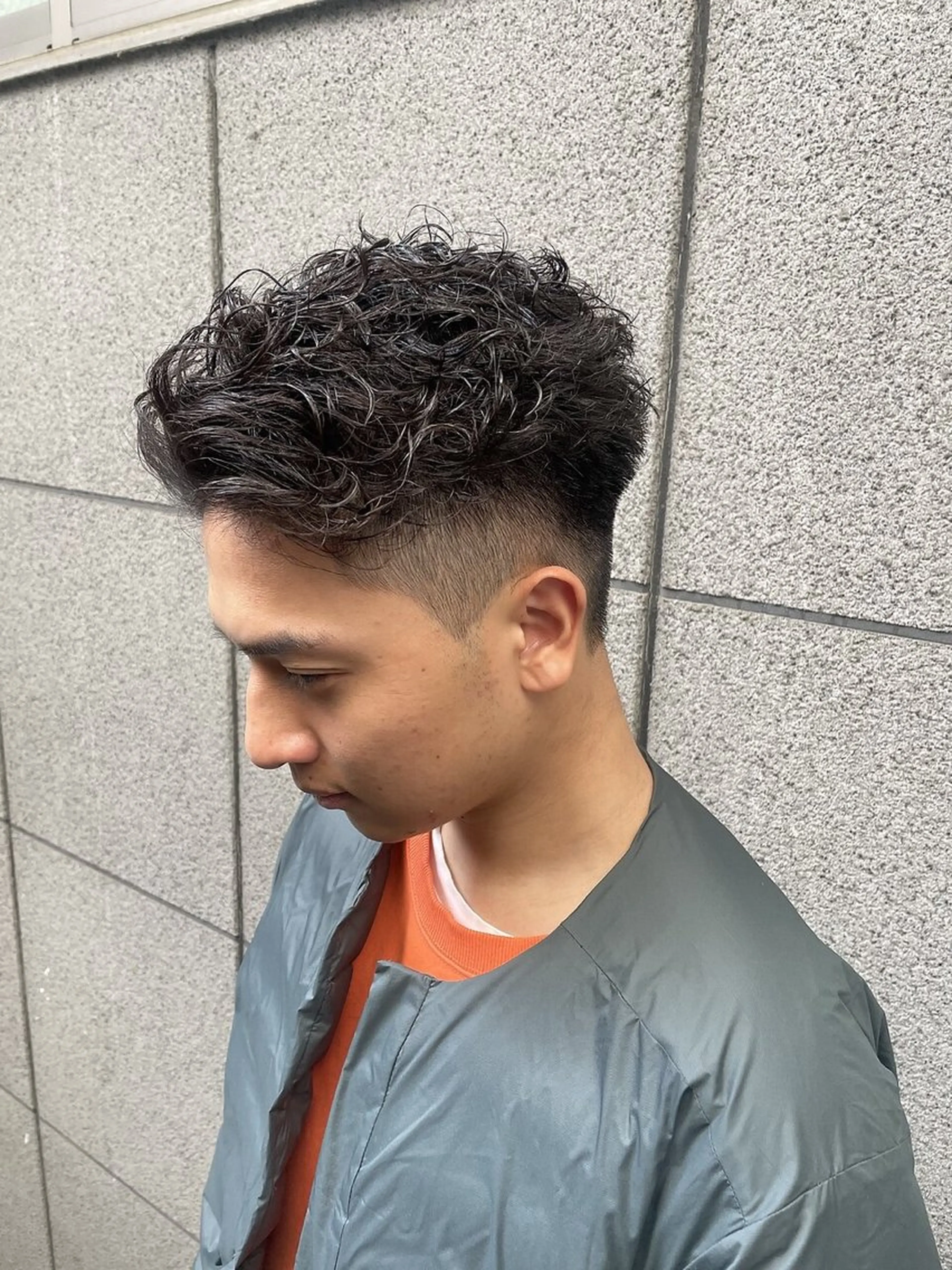 メンズ センターパート ダウンパーマ フェードカット フェザーパーマ カルマパーマ カット MEN’SsalonHYPE所属・メンズカット/布施/ 秋山 涼のヘアスタイル