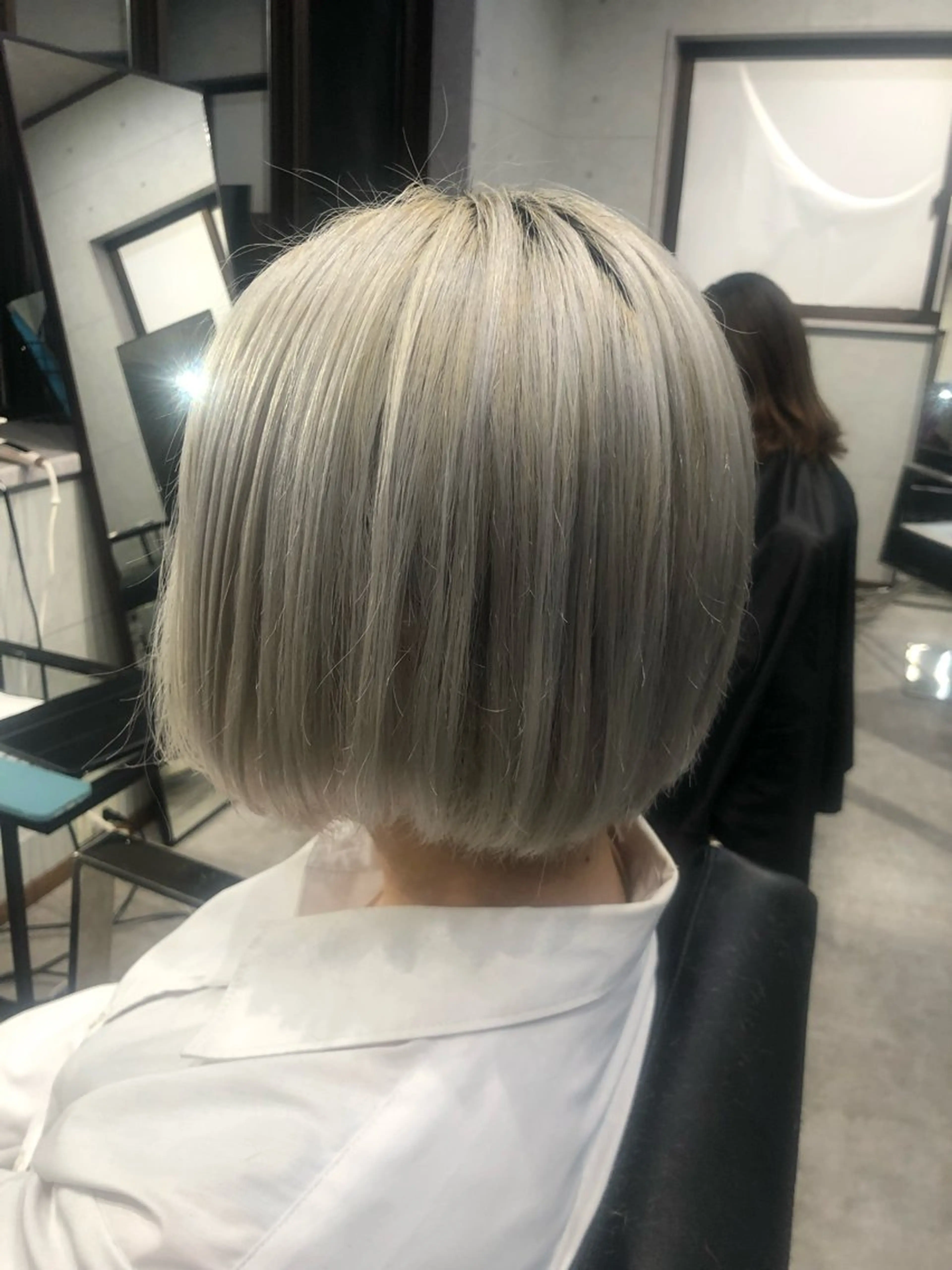 ミディアム ボブ くびれヘア くせ毛 切りっぱなしロブ 小顔カット カット ヘアカラー トリートメント REVE所属・REVE 【外国人風カラー】のヘアスタイル
