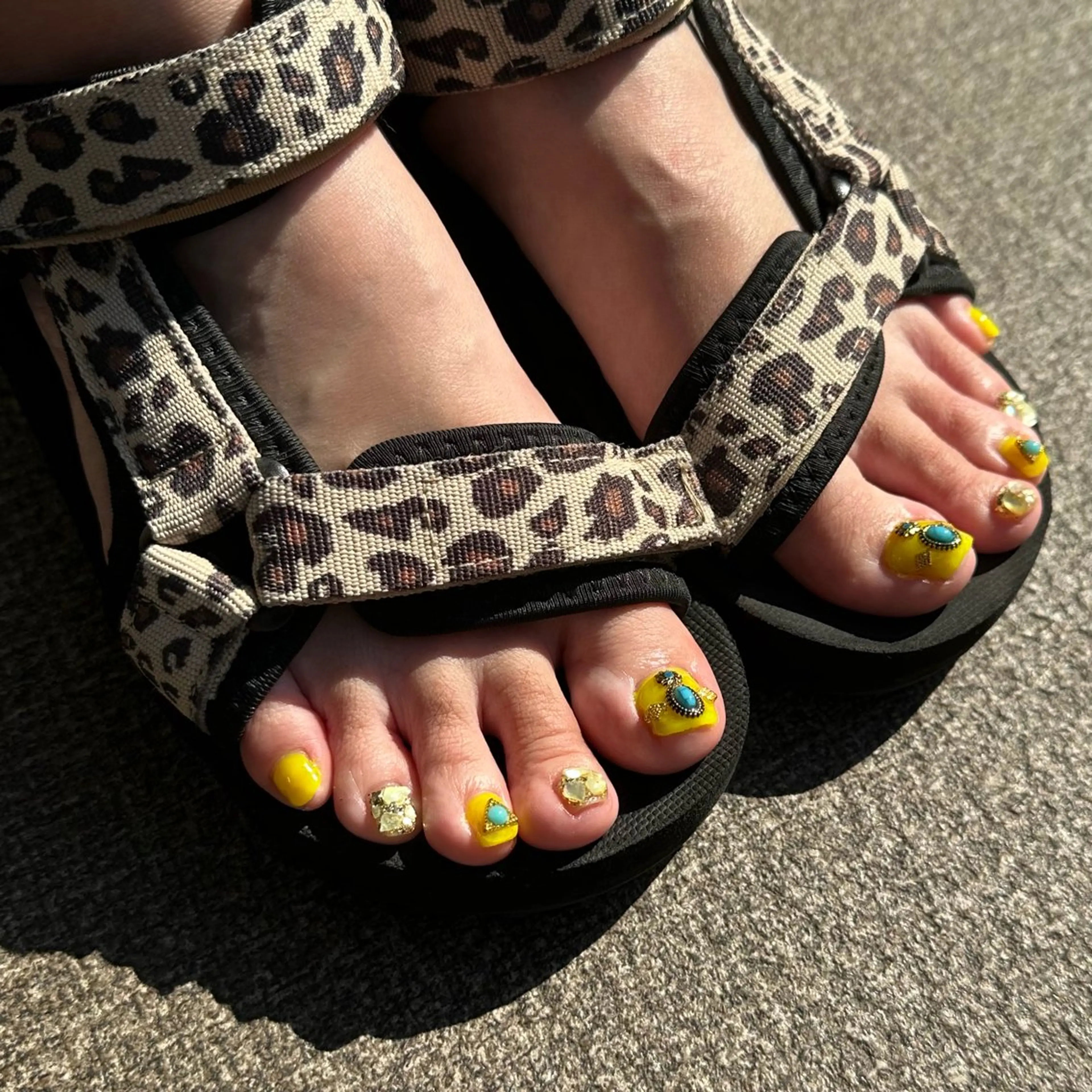 ネイル フットネイル 黄色 フットネイル niko nailのネイルデザイン