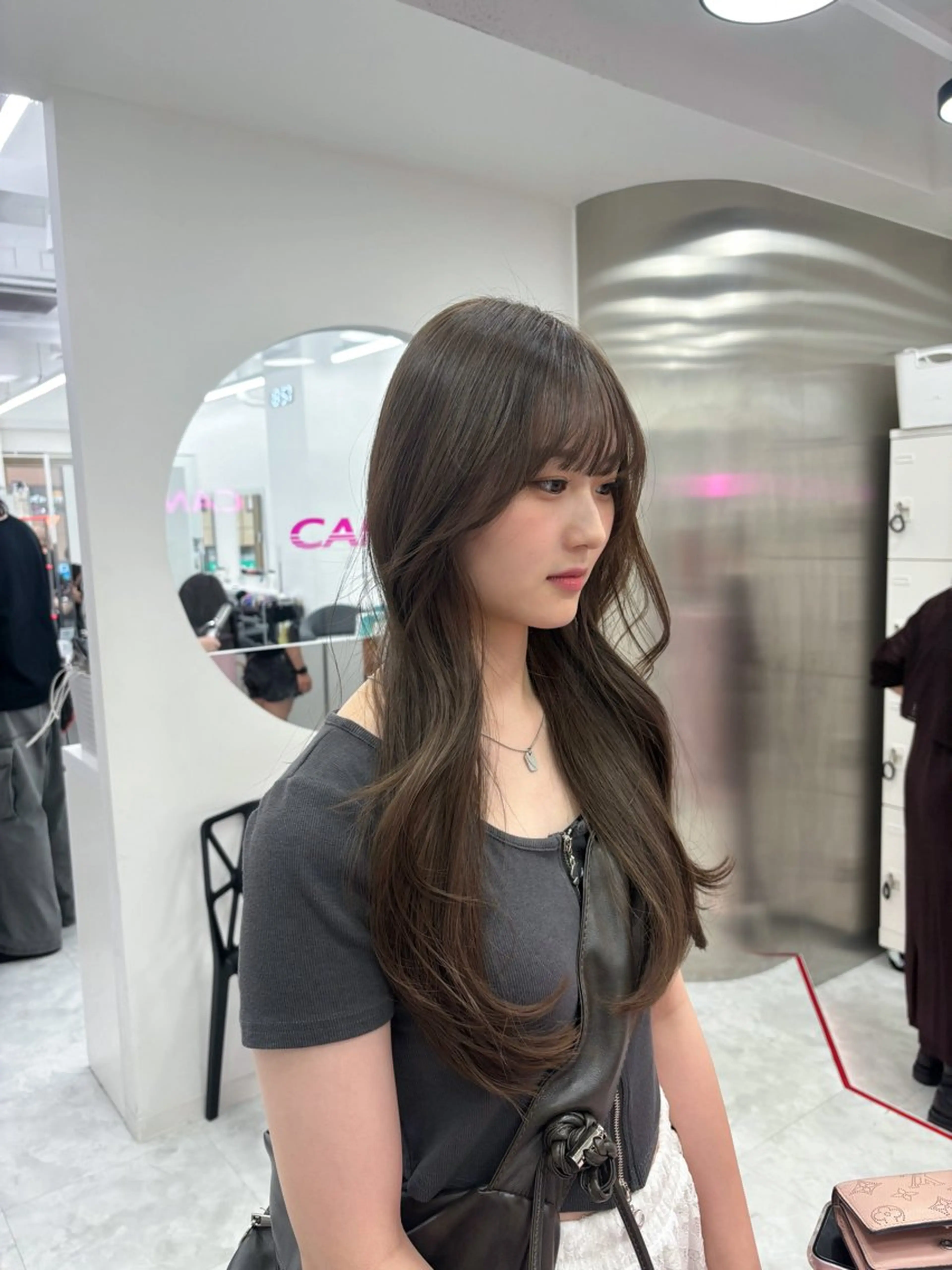 セミロング カラー カット ヘアカラー トリートメント ヘッドスパ ヘアセット 韓国レイヤー ハッシュカットのヘアスタイル