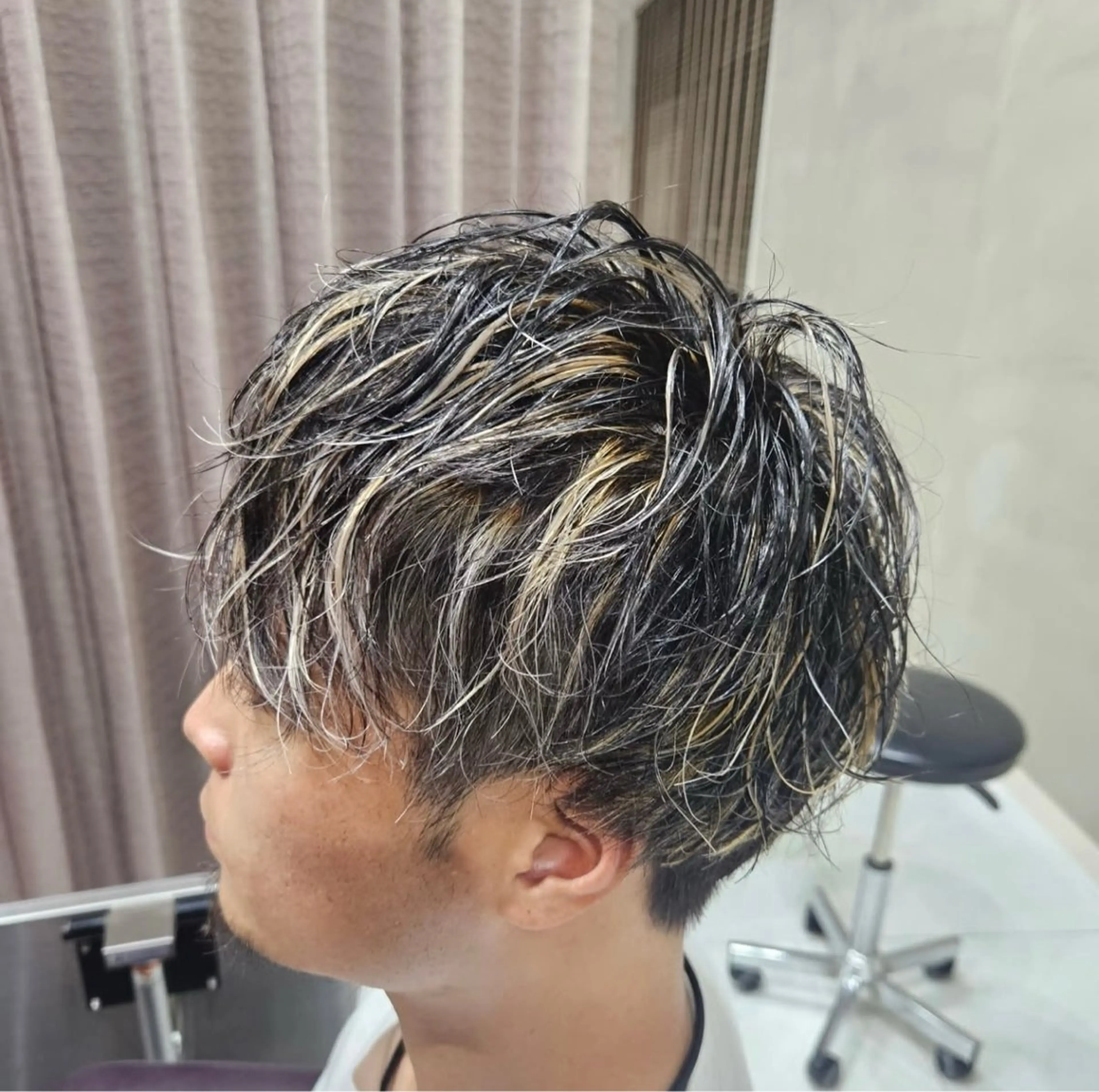 カラー メンズ メンズハイライト ハイライトカラー GRANDEUR焼津 村越 捺稀のヘアスタイル