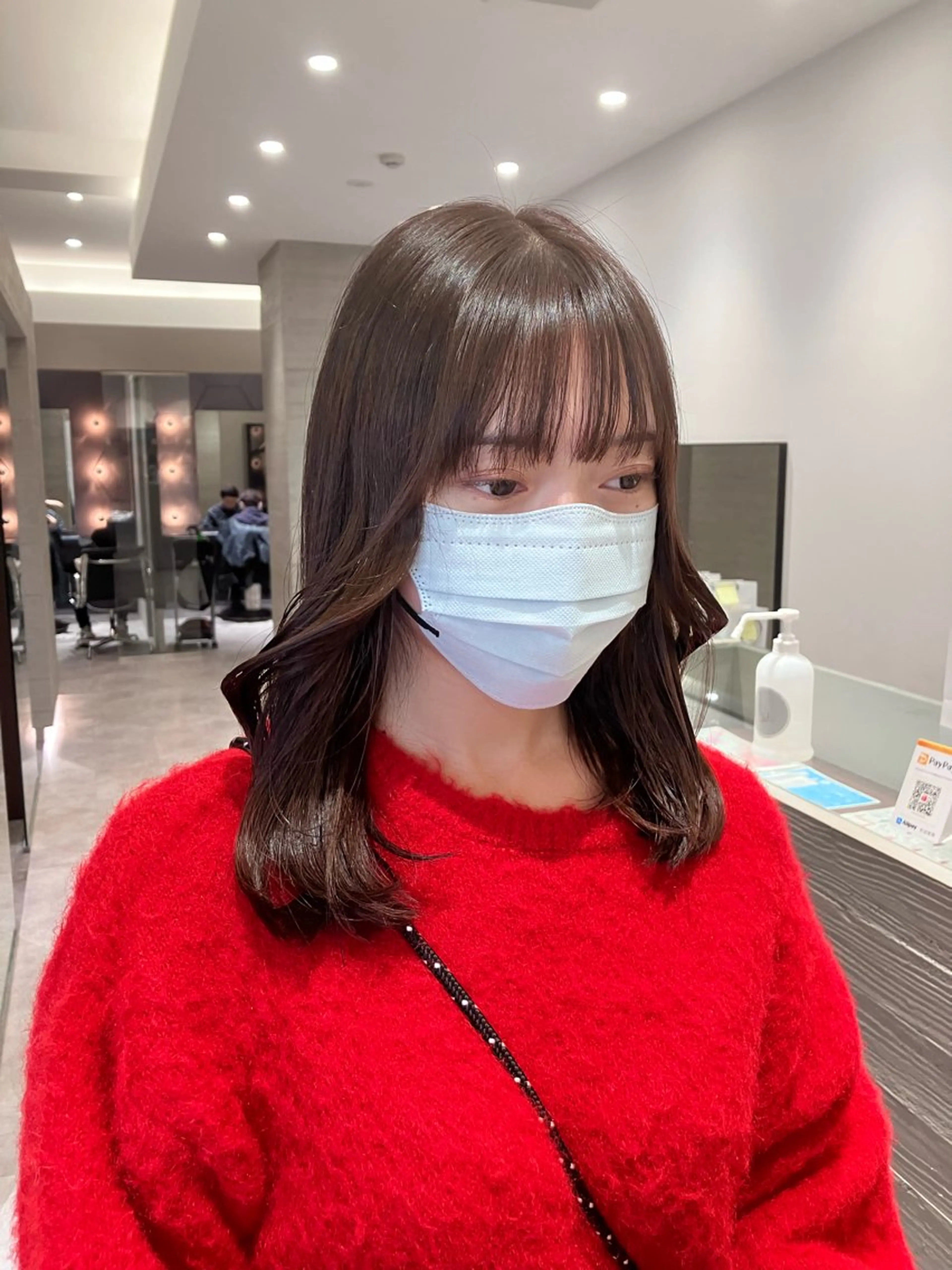 ミディアム カラー 透明感カラー グレージュ サキ🤍ハイトーン 🩰くびれ巻きヘアのヘアスタイル