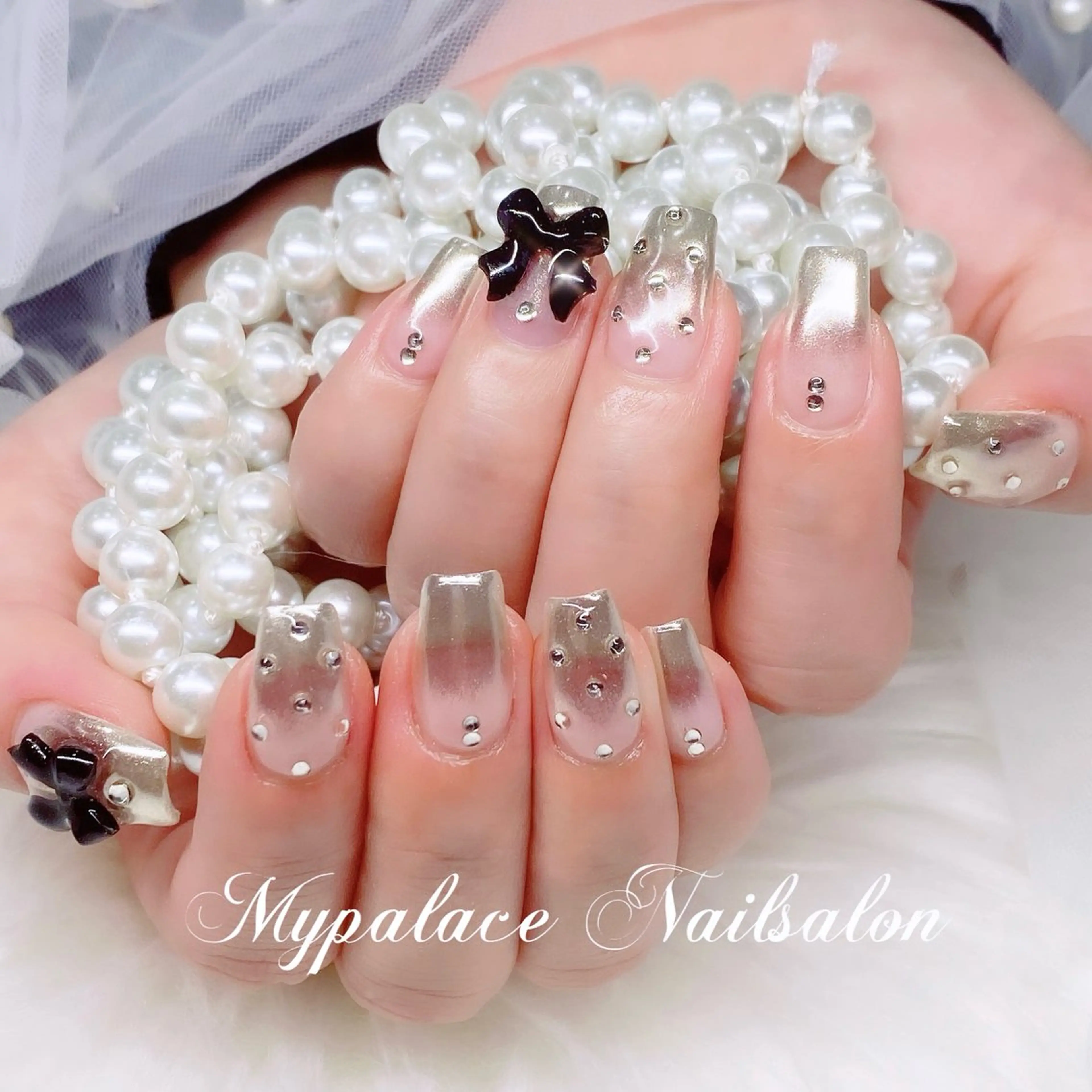 ネイル グラデーション ミラーネイル リボン ハンドネイル Yuis Nailスカルプ専門のネイルデザイン