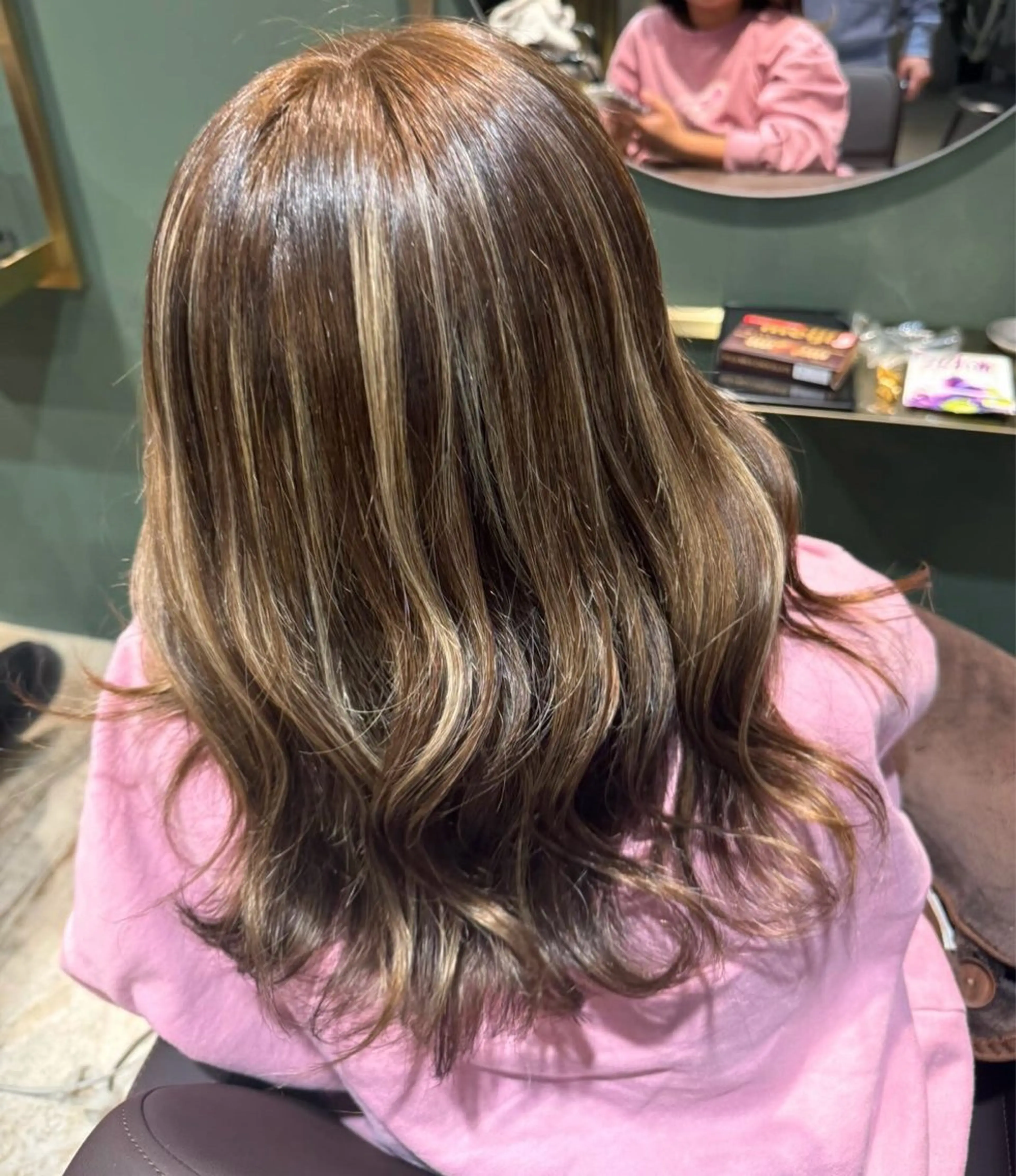 ミディアム カラー ハイライトカラー ハイライト カラースペシャリスト しょう🧑🏼‍🎨のヘアスタイル