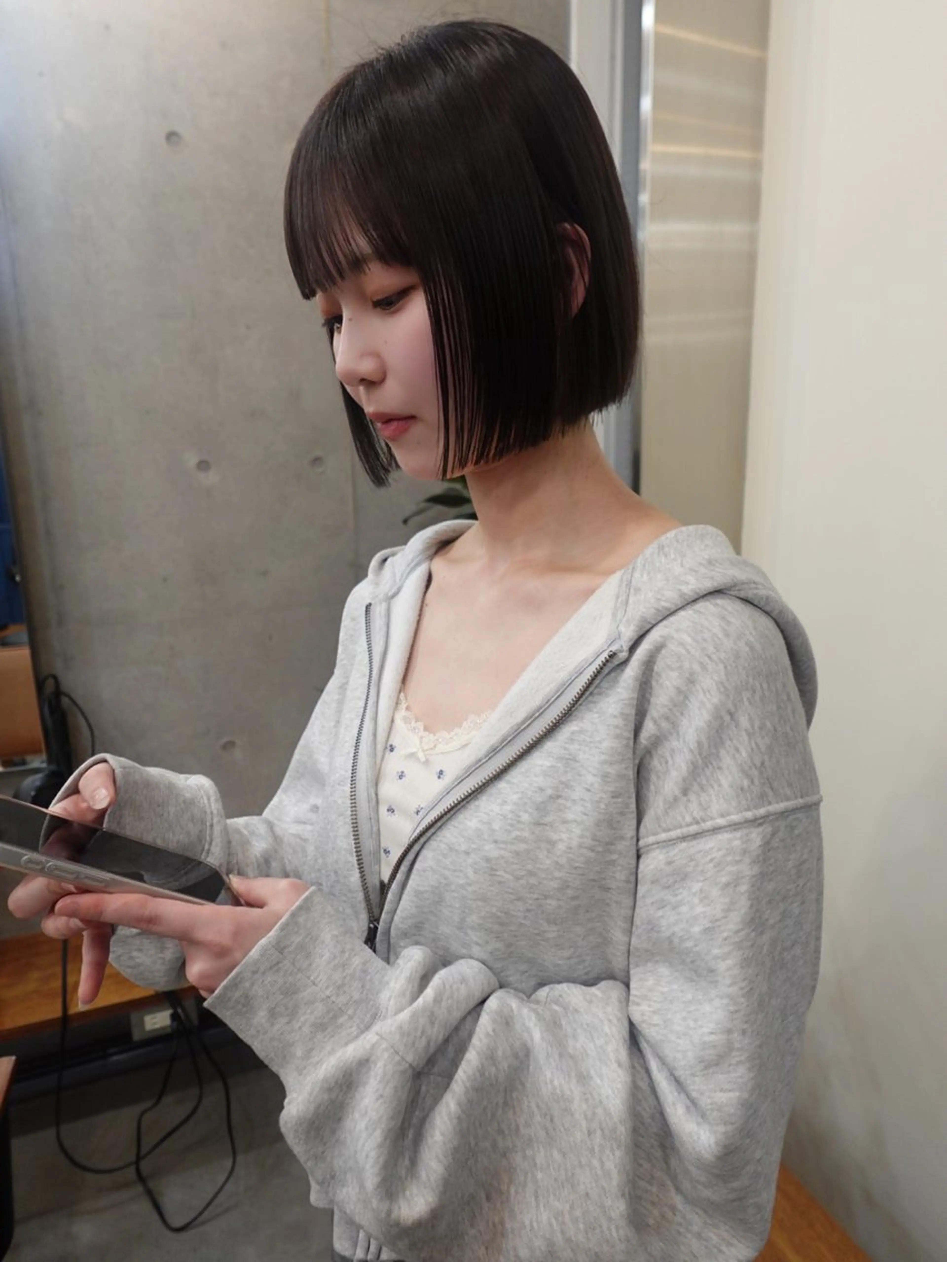 ショート 切りっぱなしボブ ボブ カット ヘアカラー Stoop所属・momo /ボブ/パーマのヘアスタイル