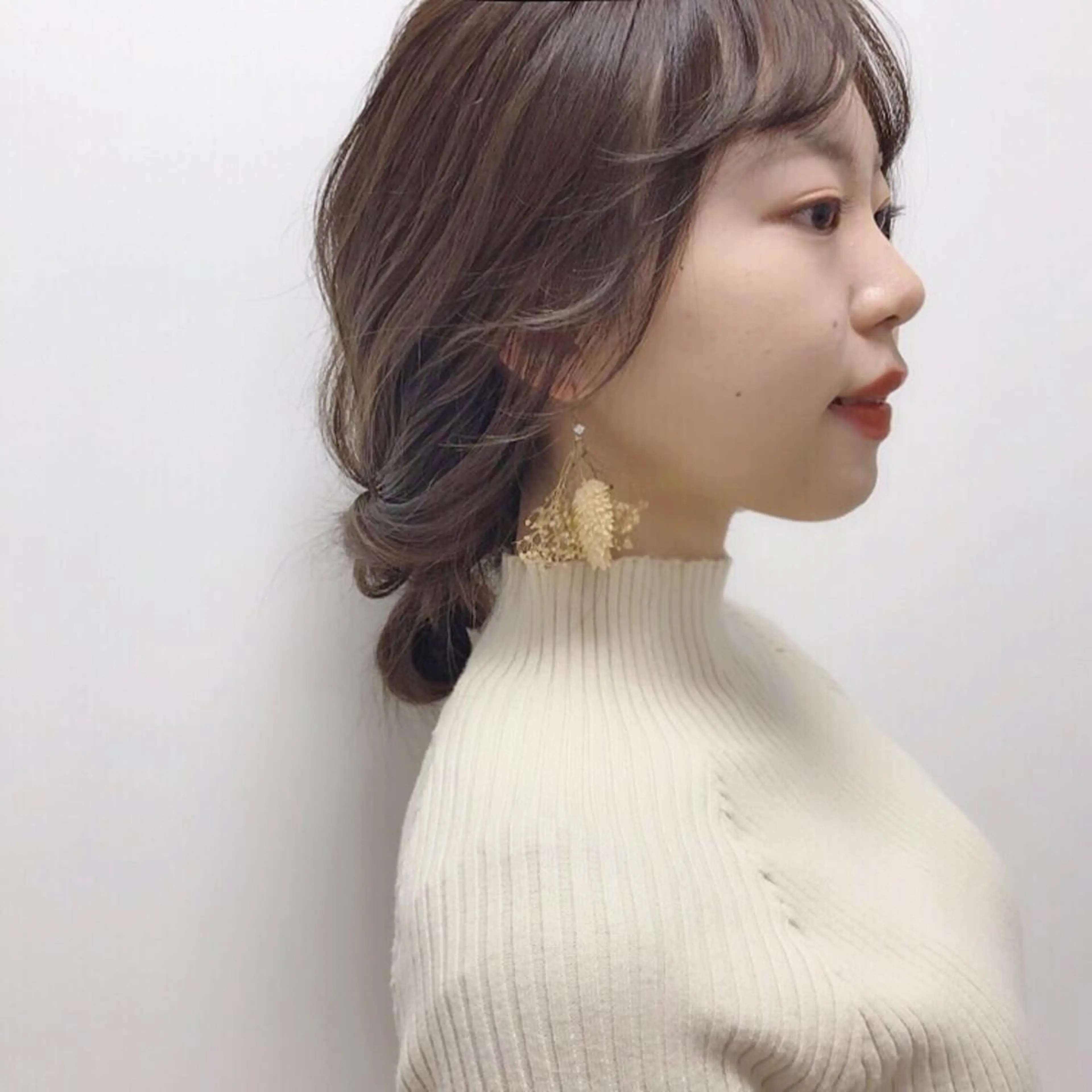 セミロング カラー ヘアアレンジ ベージュカラー HARUNA🤍 色持ち良いツヤ髪のヘアスタイル