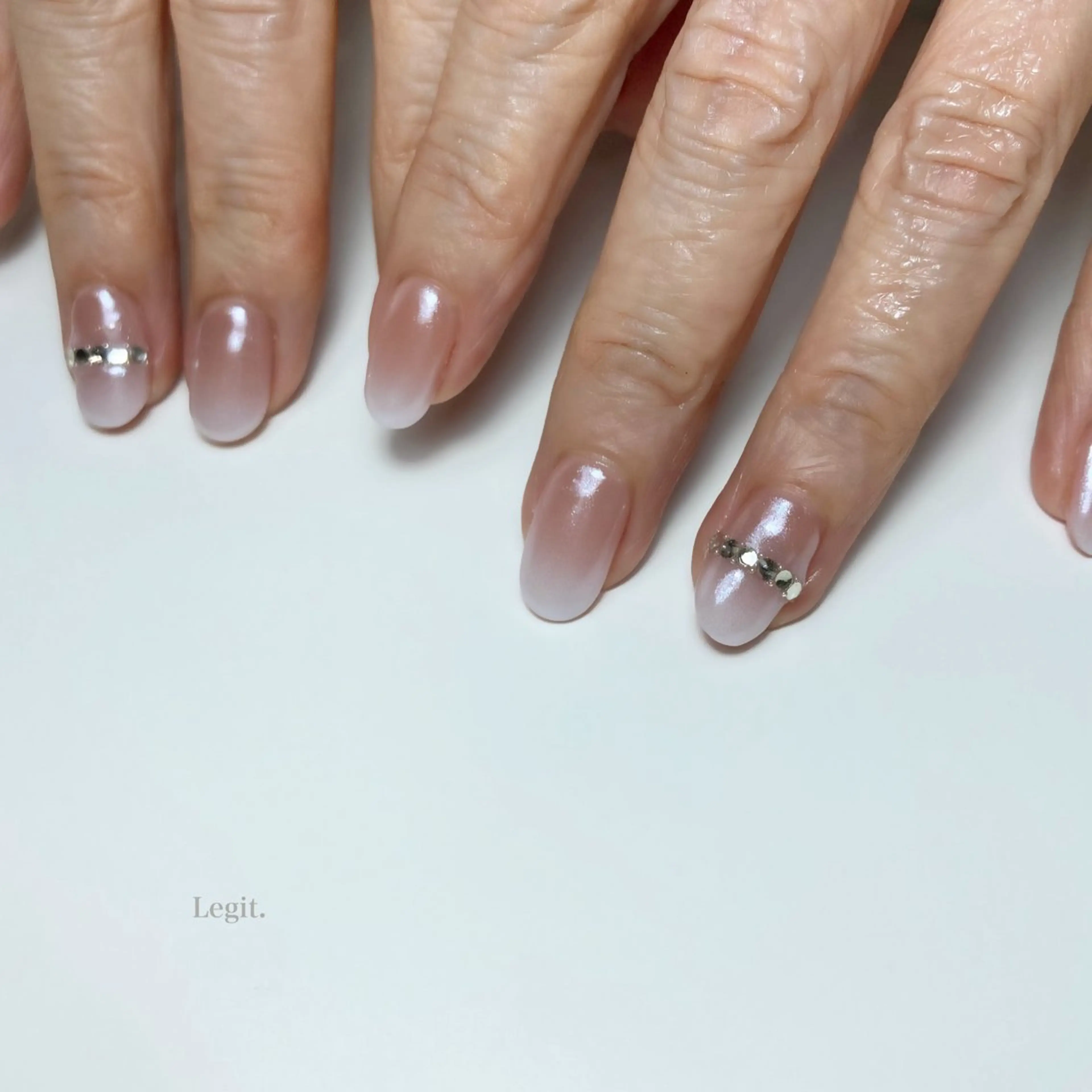 ネイル グラデーション ミラーネイル Legit nail salonのネイルデザイン