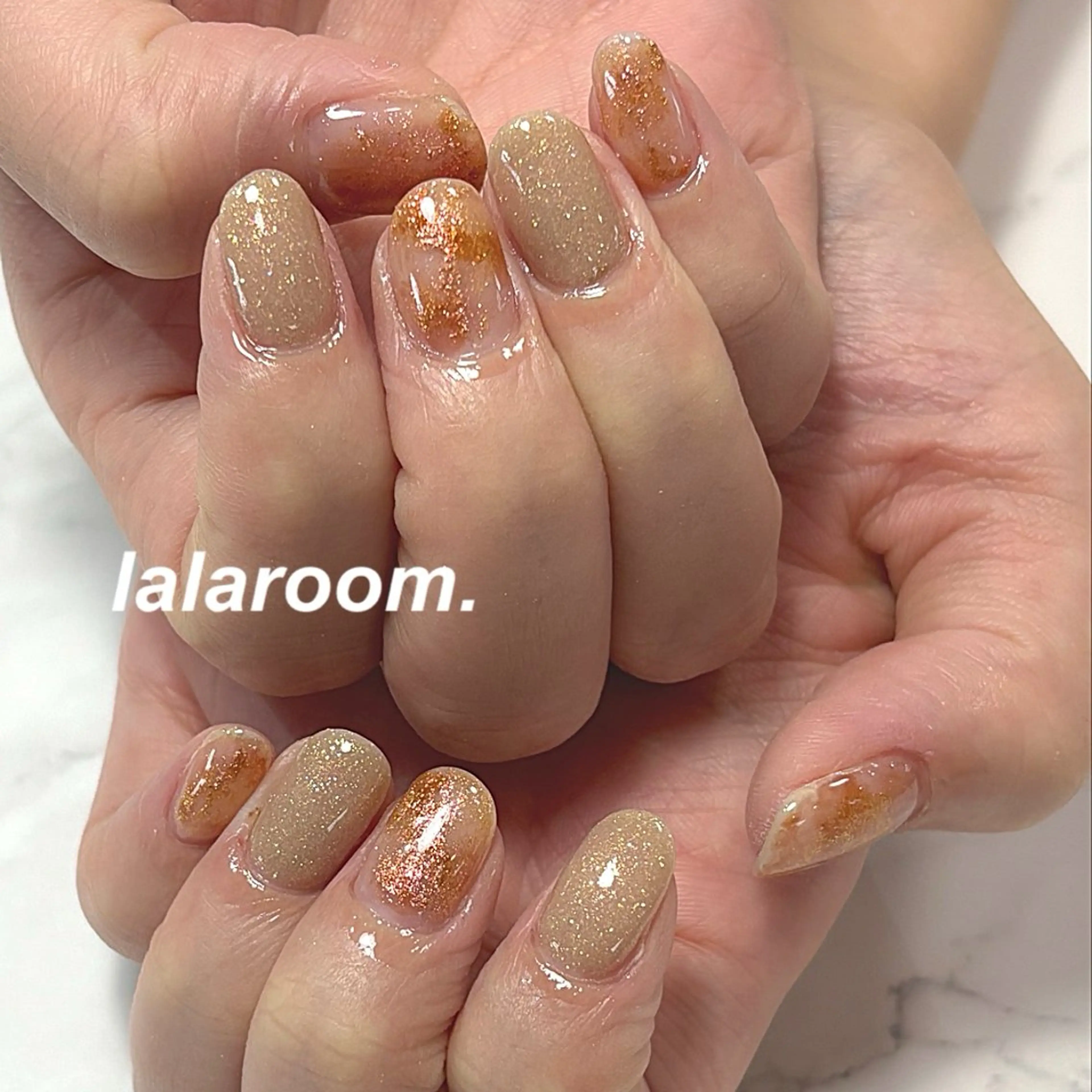 ネイル キラキラネイル マグネットネイル オフィスネイル ワンカラーネイル シンプルネイル ハンドネイル lala room.のネイルデザイン