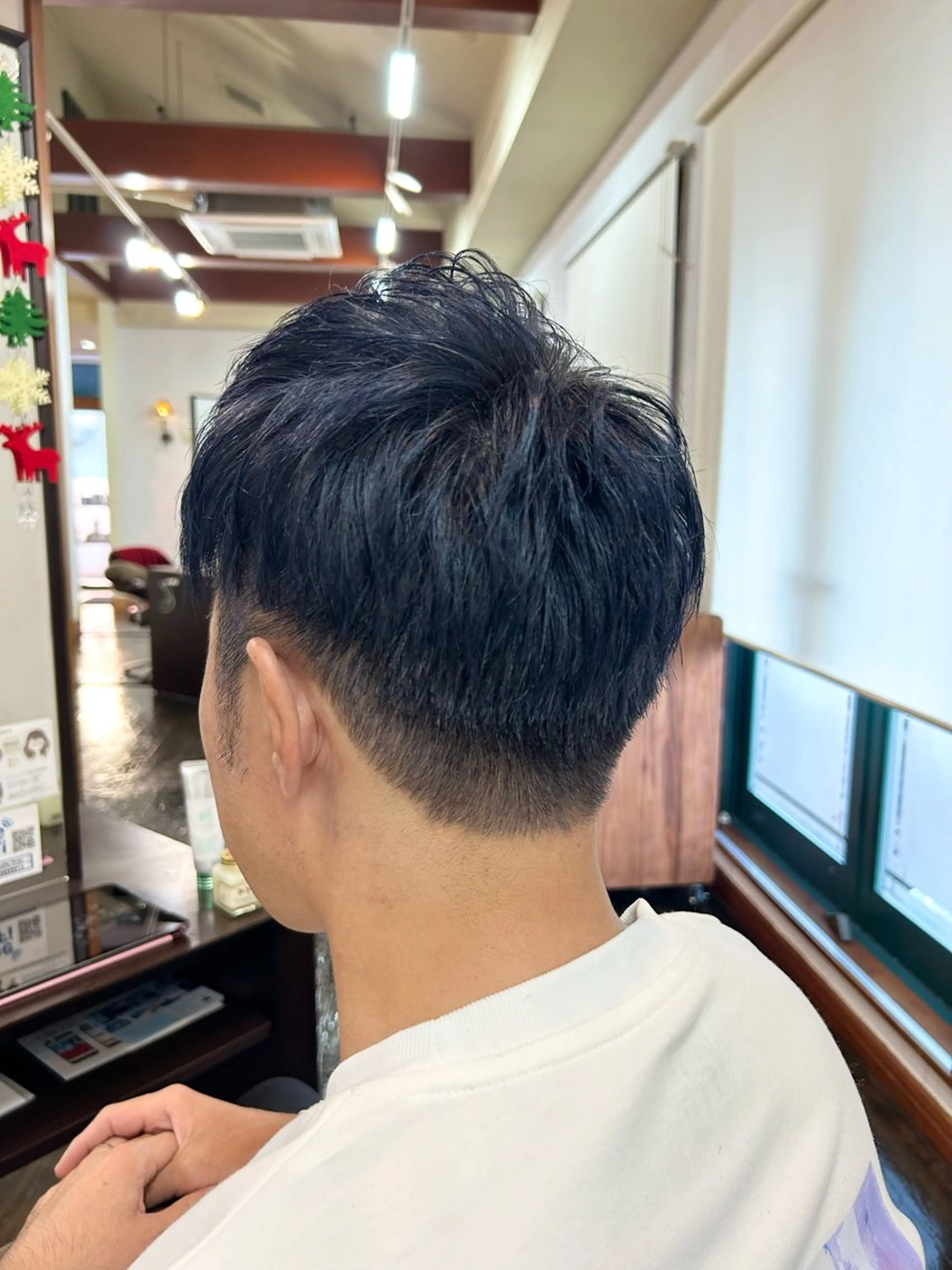 カラー アッシュ ブルーカラー ブルーアッシュ 坂本 瑞季のヘアスタイル