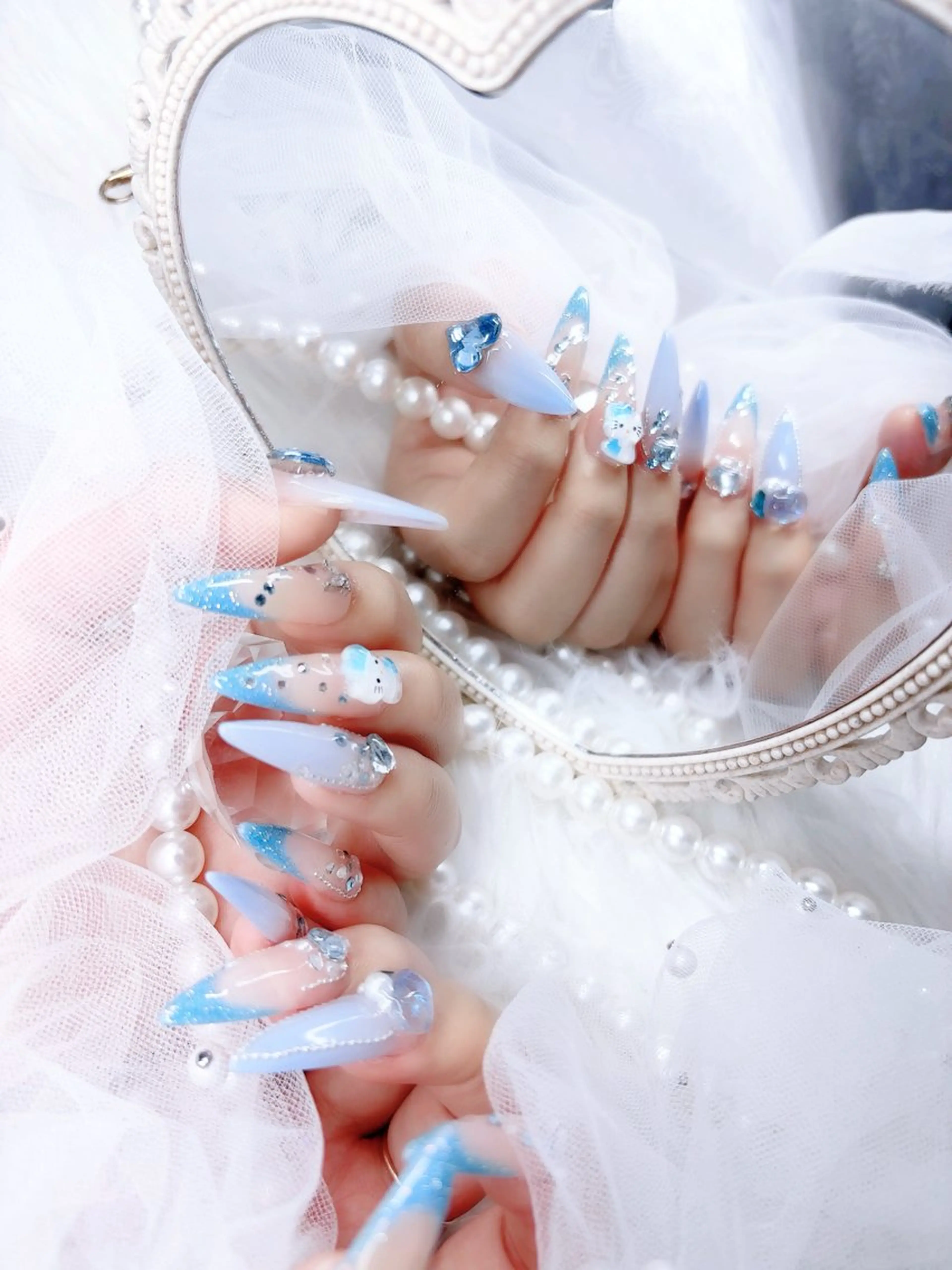 ネイル オーロラネイル 成人式 フットネイル 韓国ネイル ロングネイル ハンドネイル Yudia🦋 azuのネイルデザイン