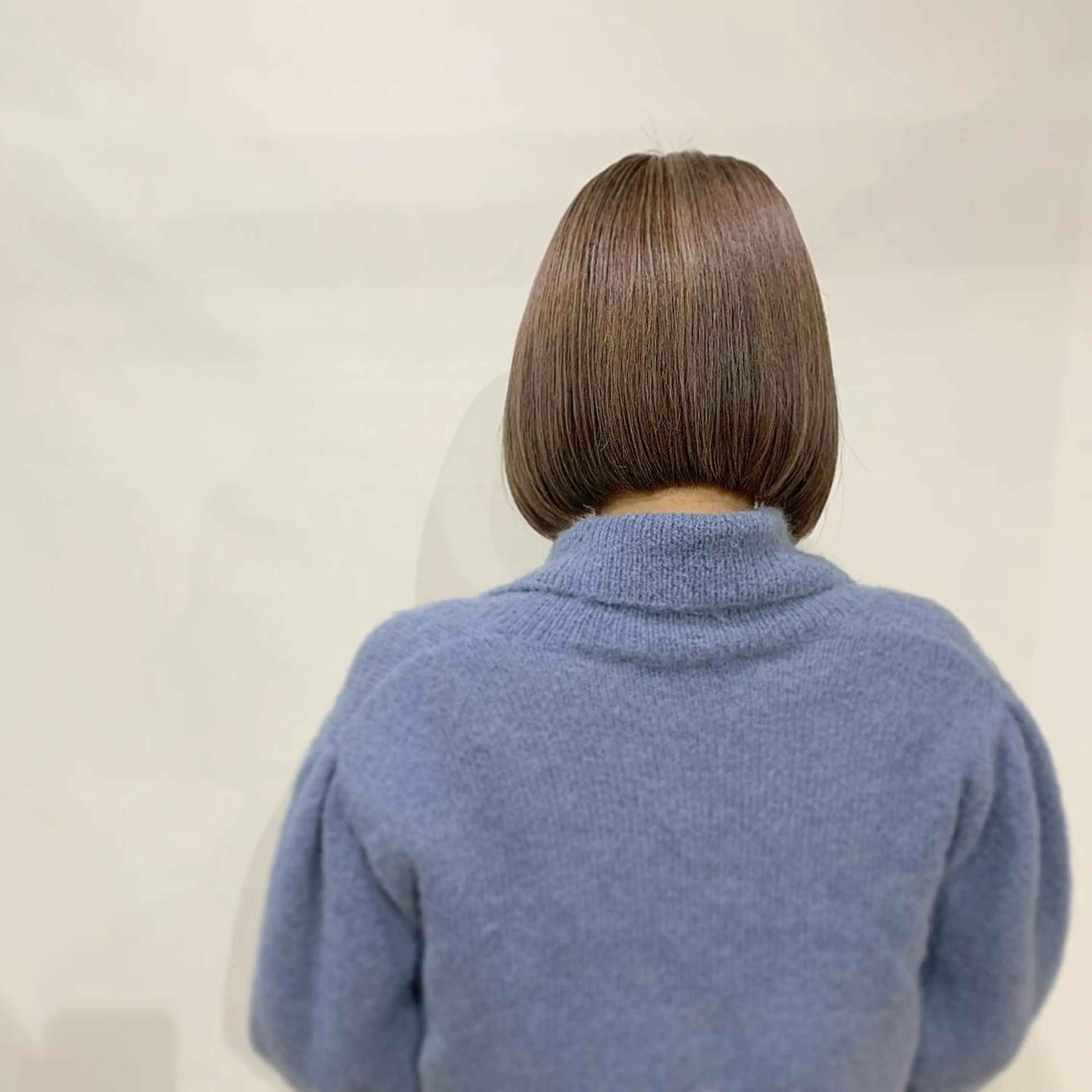 ショート カラー ブラウンカラー ミルクティーブラウン ボブ ハイトーンカラー RYUのヘアスタイル